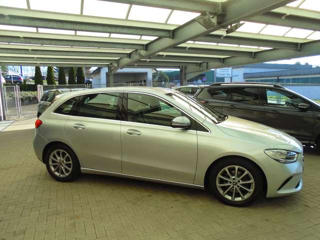 Mercedes-Benz B 180 Progessive MBUX Kamera Navi Sitzh.