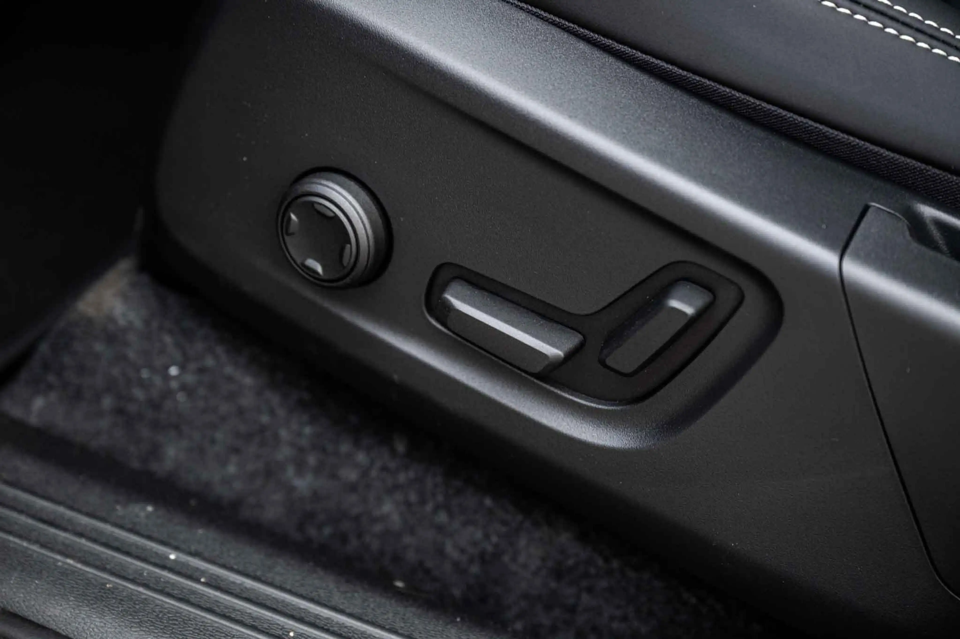 Volvo EC40 Twin Motor Ultra Black Edition Europa 82 kWh | 180 — photo 7