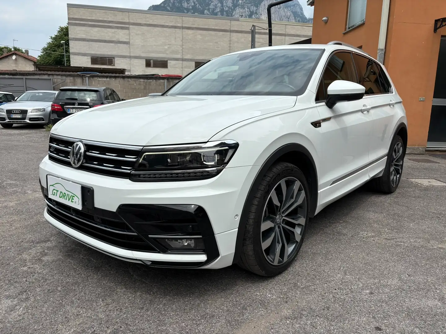 Volkswagen Tiguan Tiguan II 2016 2.0tdi R-Line RLINE 4motion240cvdsg Bianco - 1