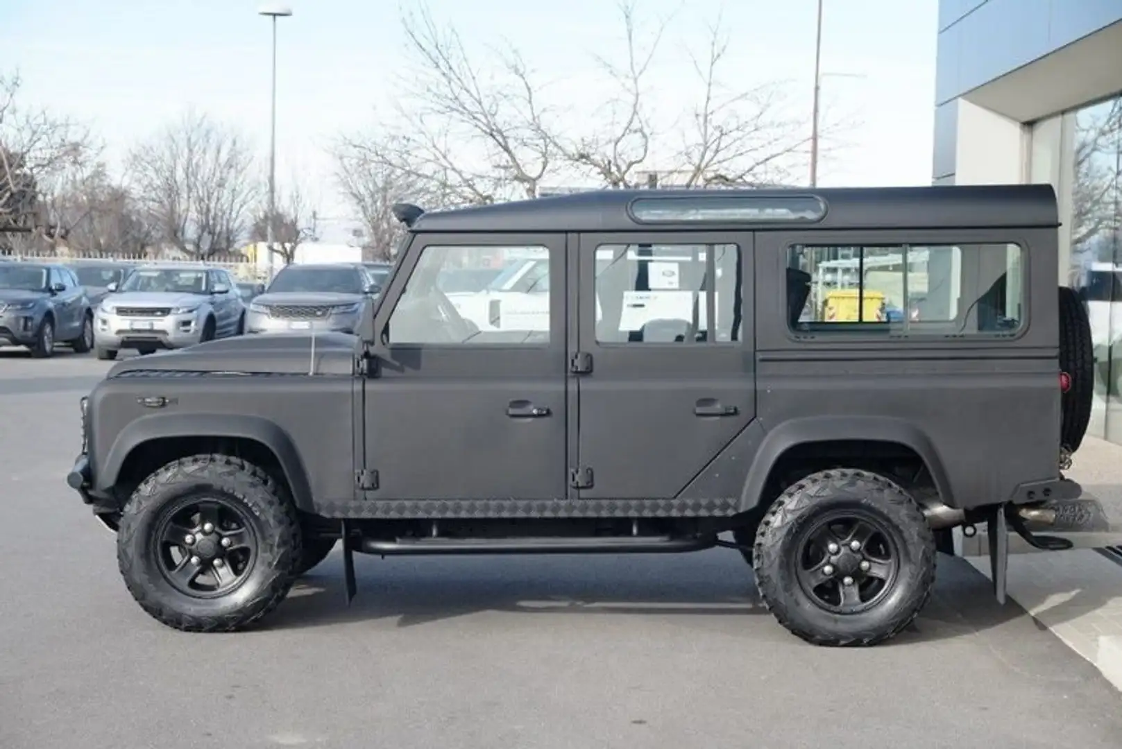 Land Rover Defender 110 2.4 TD4 Station Wagon SE NERO OPACO Nero - 2