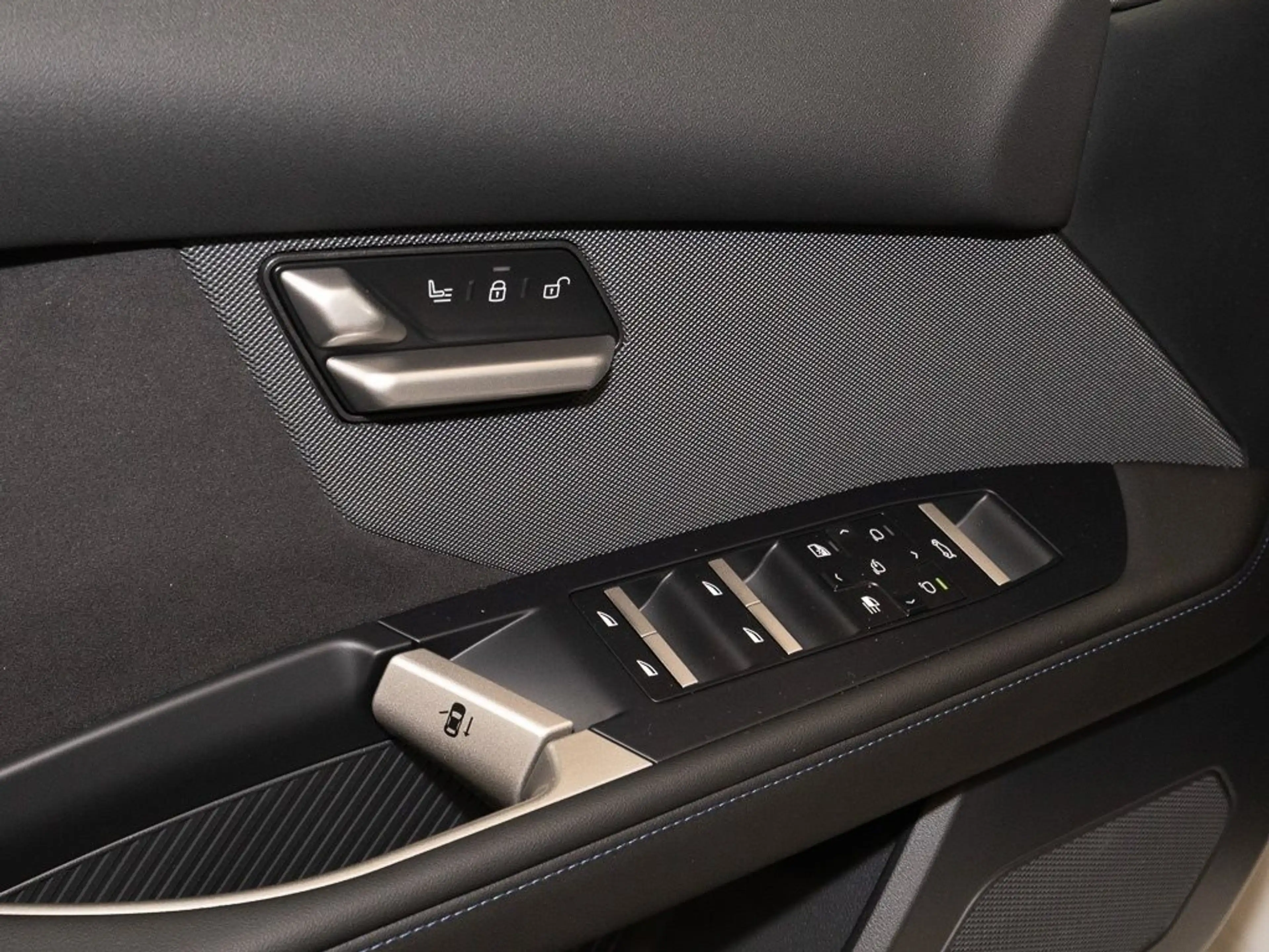 BMW i3 50 xDrive Limousine M Sport HUD PANO AHK DAB — photo 5