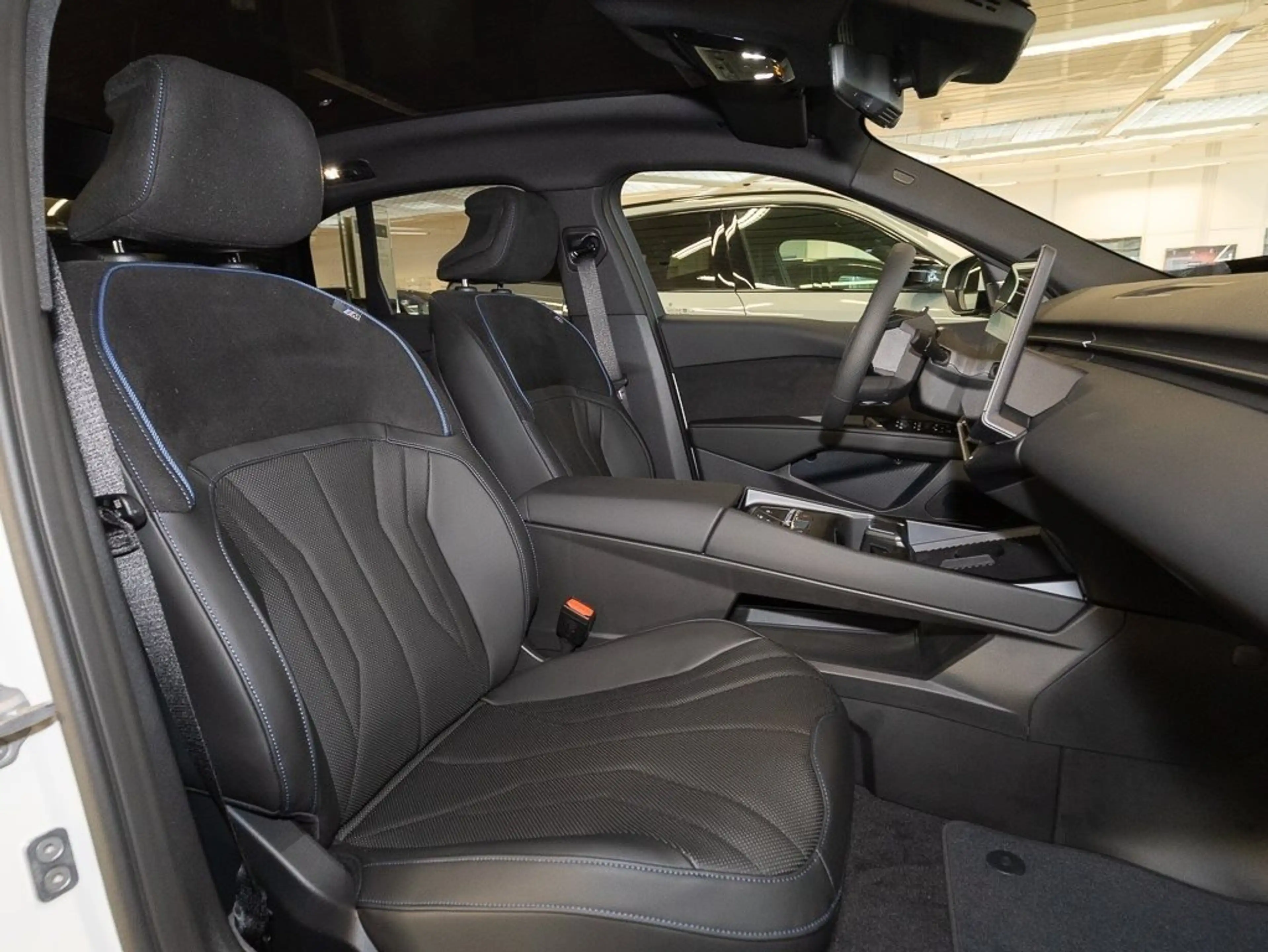 BMW i3 50 xDrive Limousine M Sport HUD PANO AHK DAB — photo 12