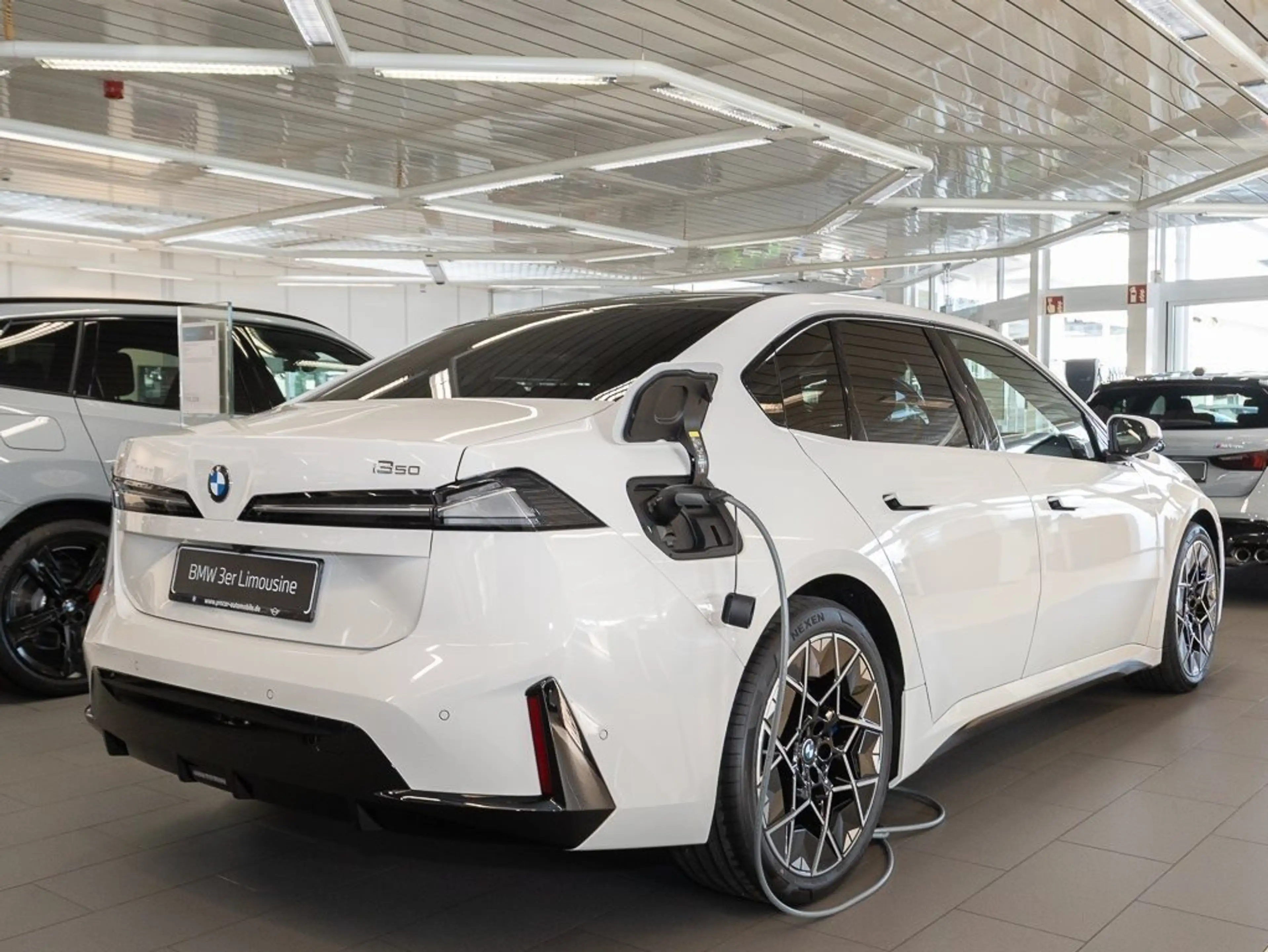 BMW i3 50 xDrive Limousine M Sport HUD PANO AHK DAB — photo 2