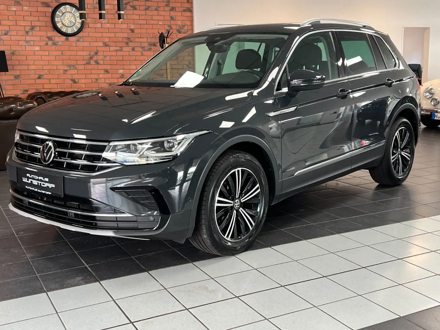 Volkswagen Tiguan Elegance 2.0 TDI PANO/IQ/AHK/CAM/LED/SHZ/ Gris - 1