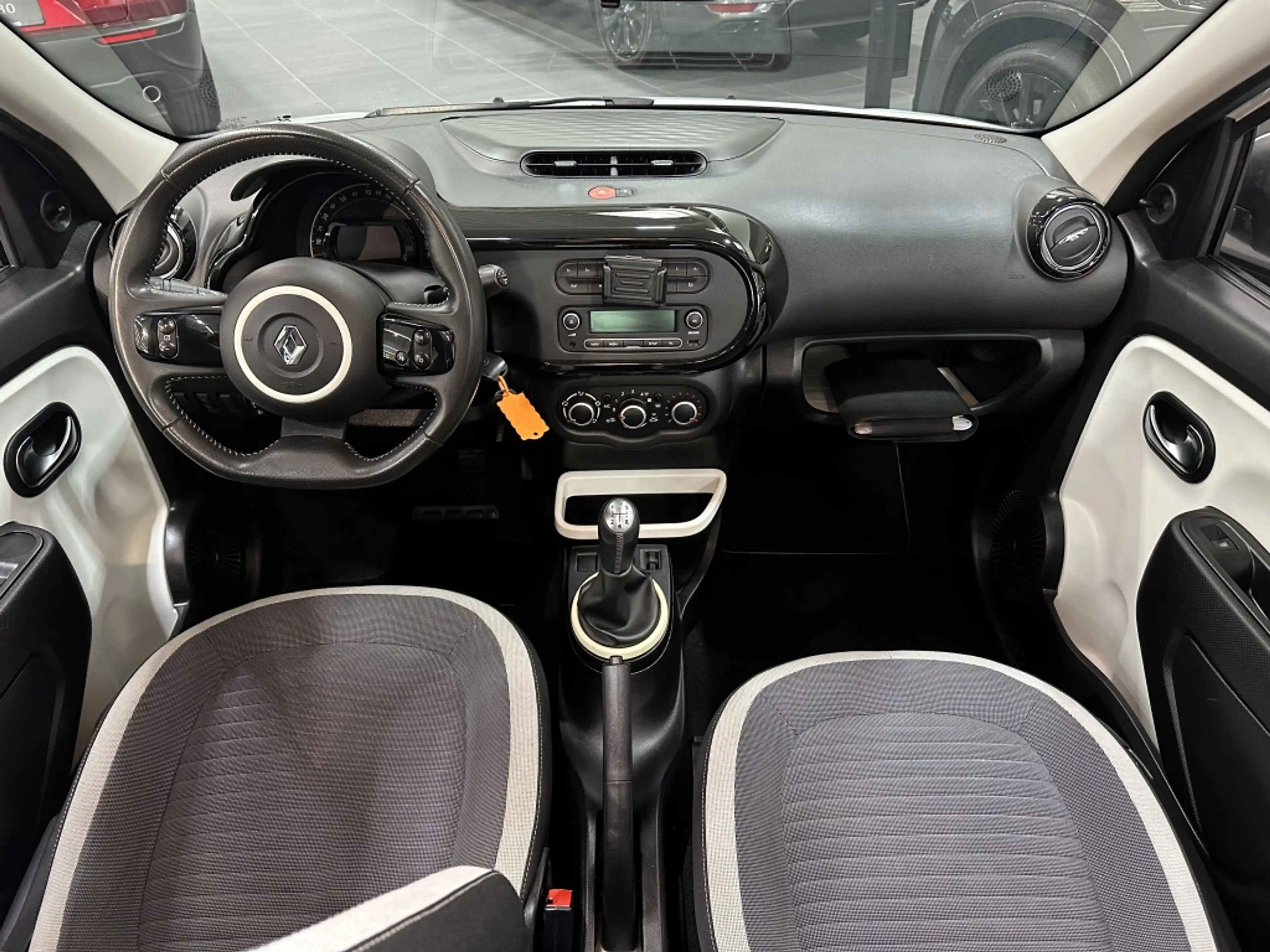 Renault Twingo 1.0 SCe SS VIVA — photo 15
