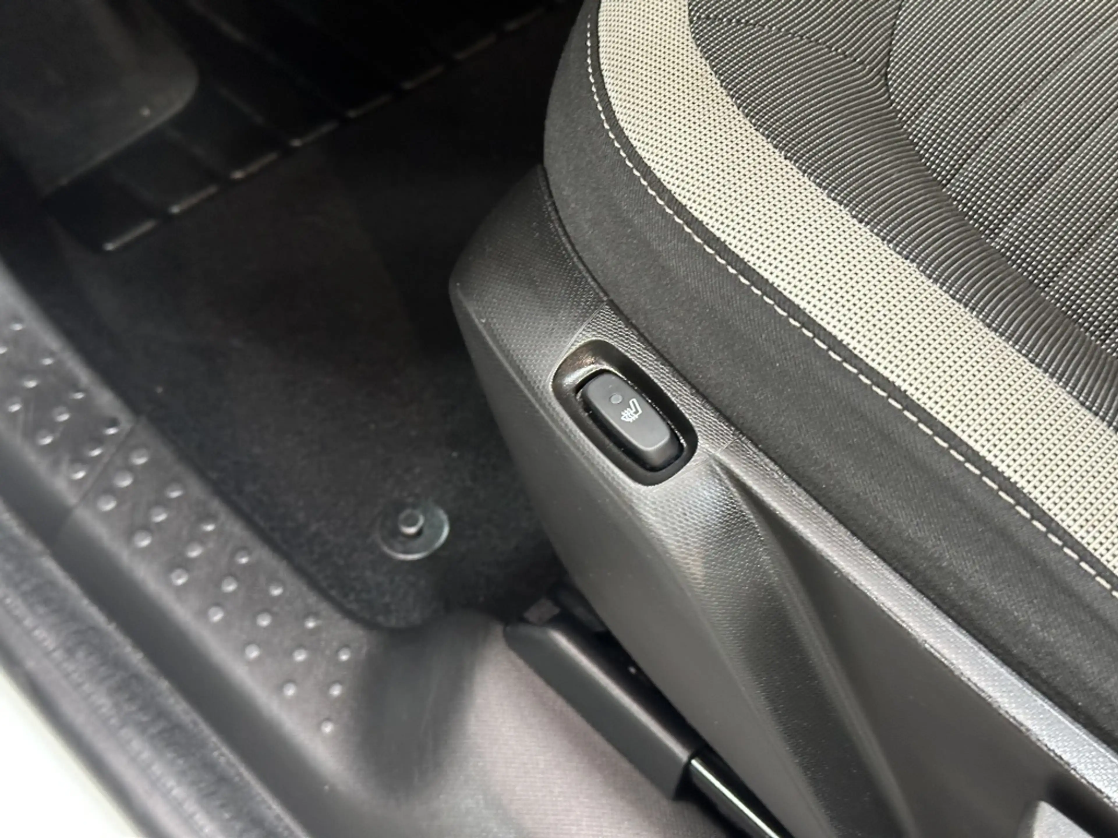 Renault Twingo 1.0 SCe SS VIVA — photo 22