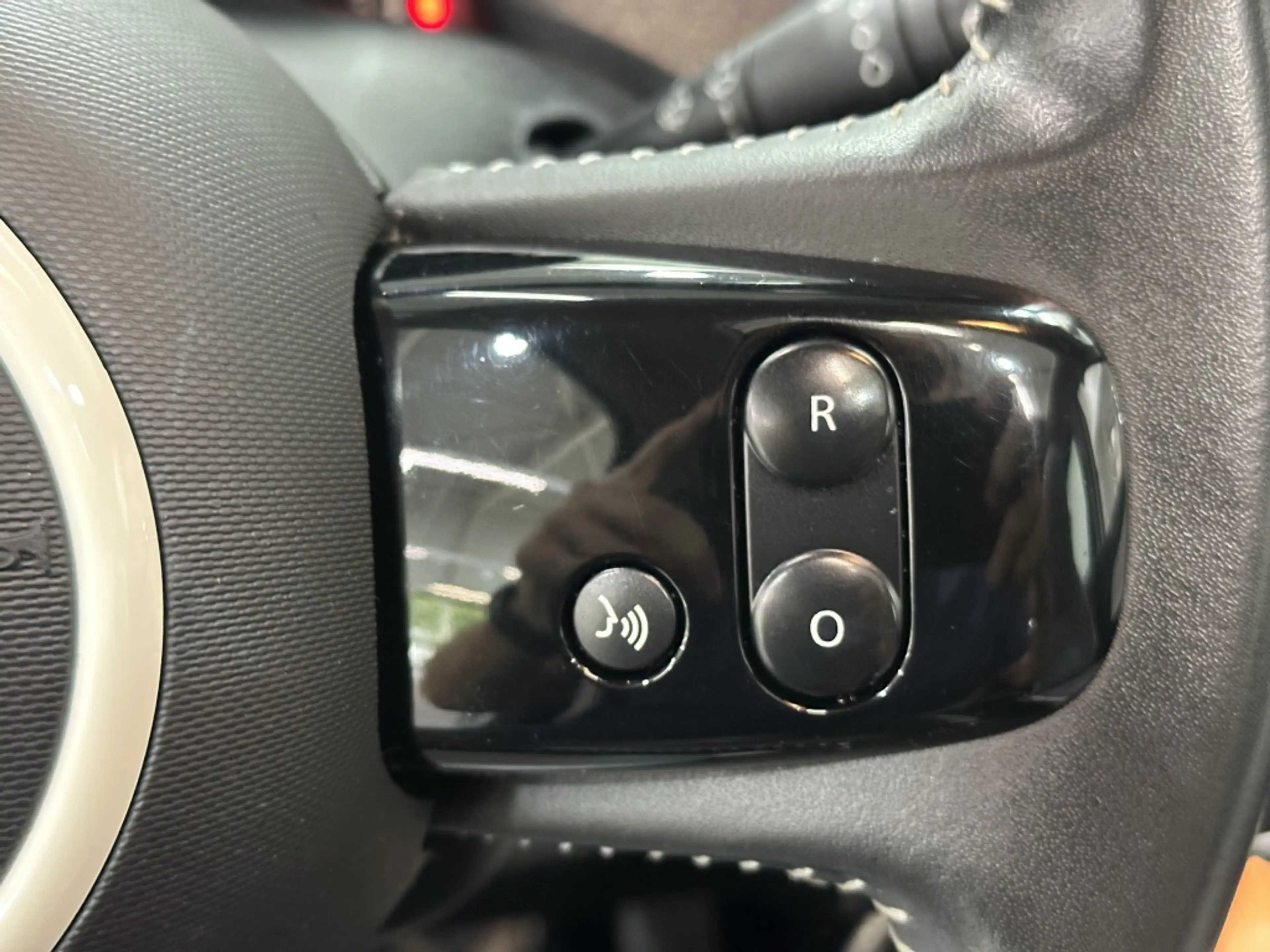 Renault Twingo 1.0 SCe SS VIVA — photo 27