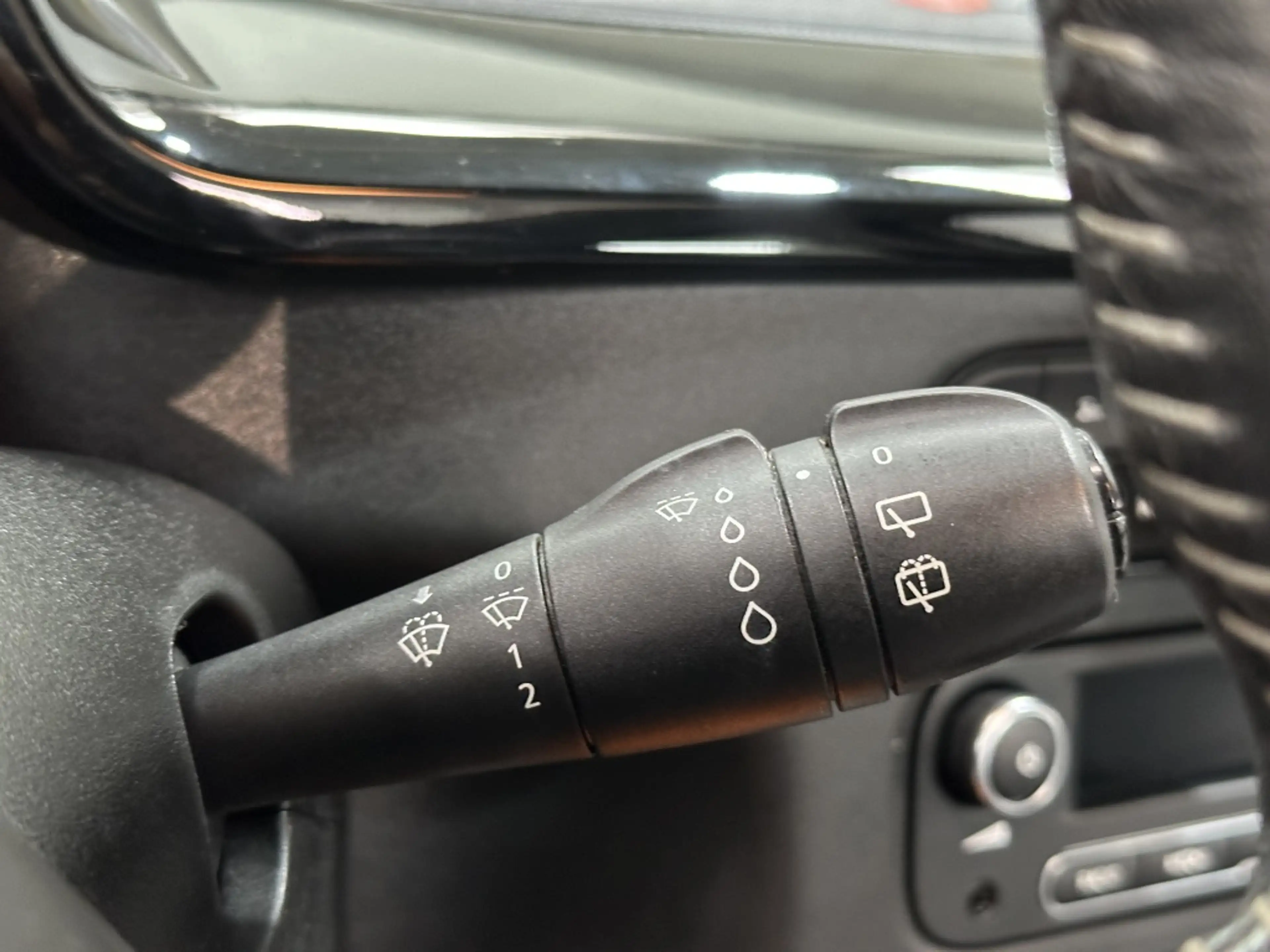Renault Twingo 1.0 SCe SS VIVA — photo 29