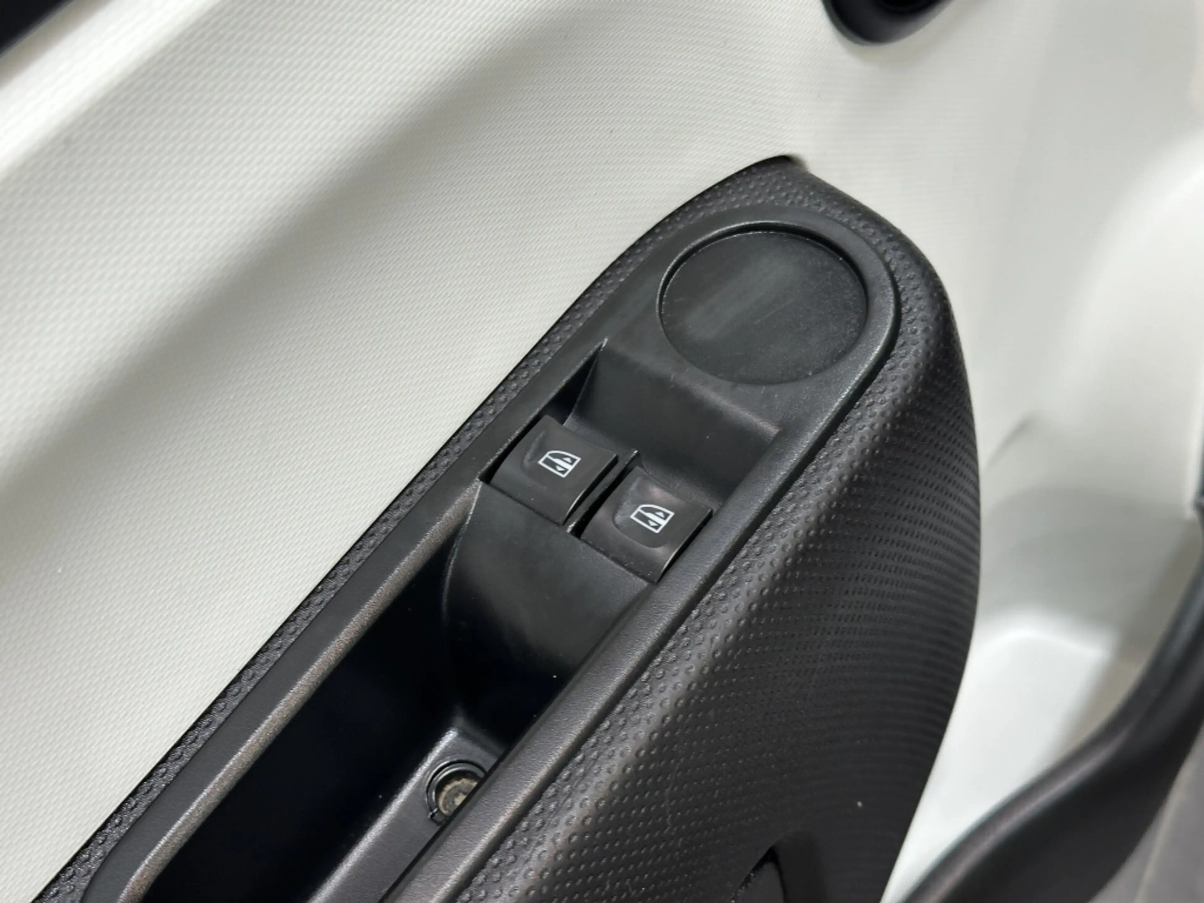 Renault Twingo 1.0 SCe SS VIVA — photo 23