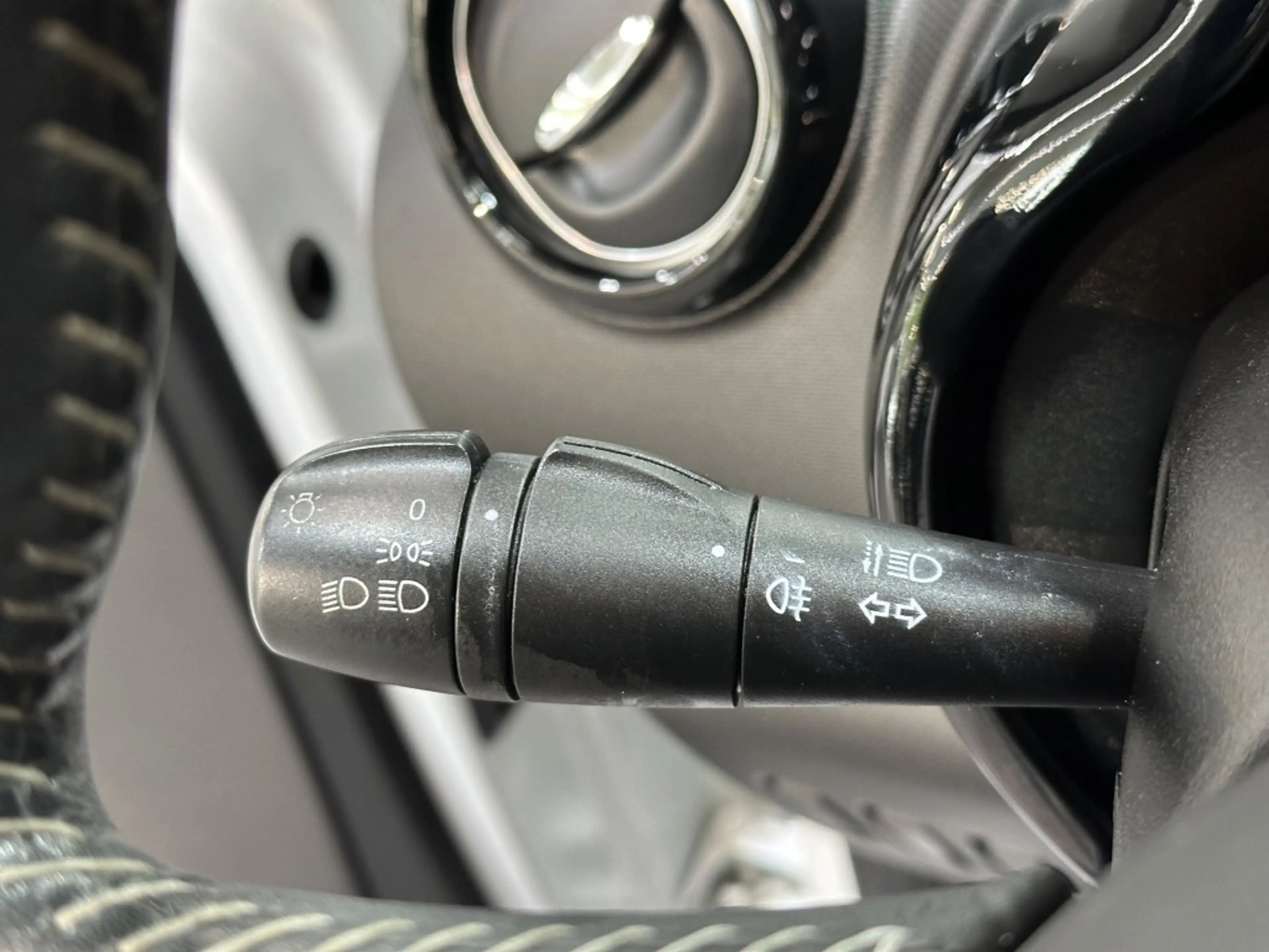 Renault Twingo 1.0 SCe SS VIVA — photo 28