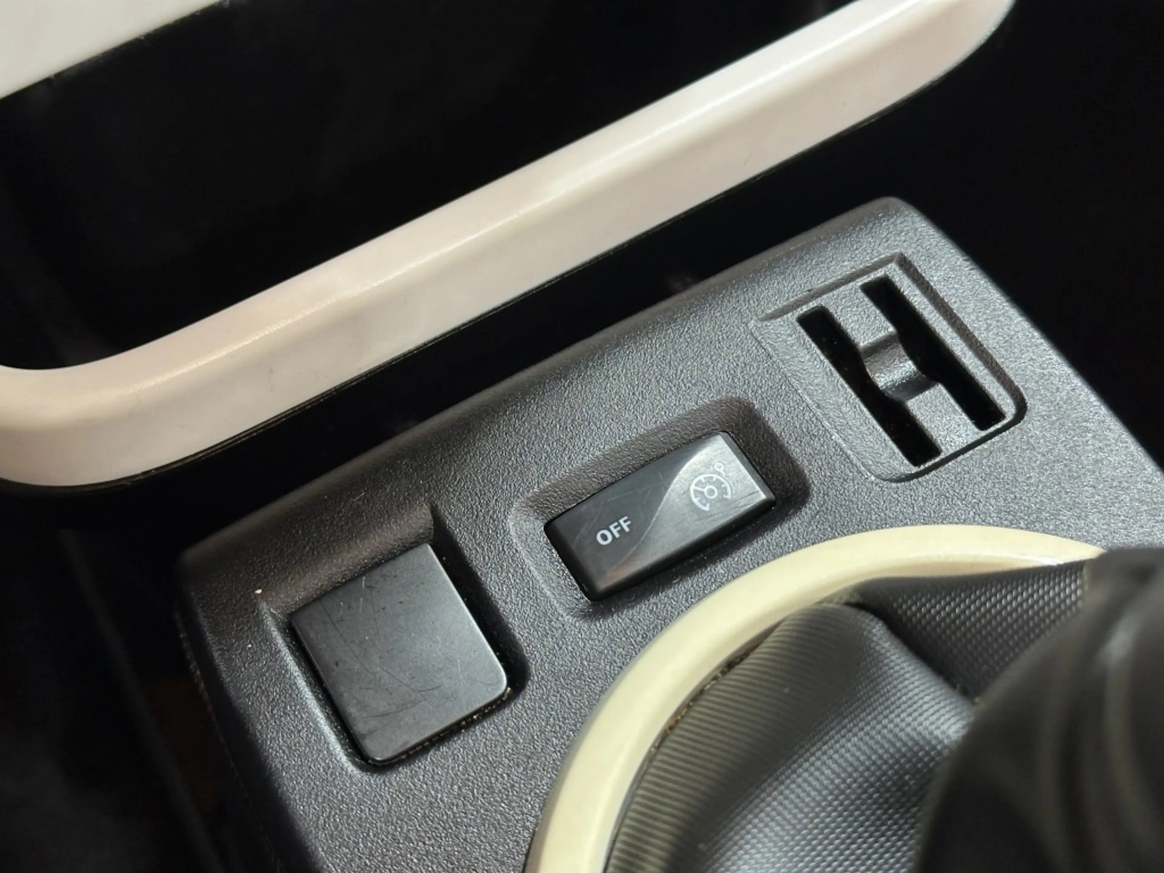 Renault Twingo 1.0 SCe SS VIVA — photo 30