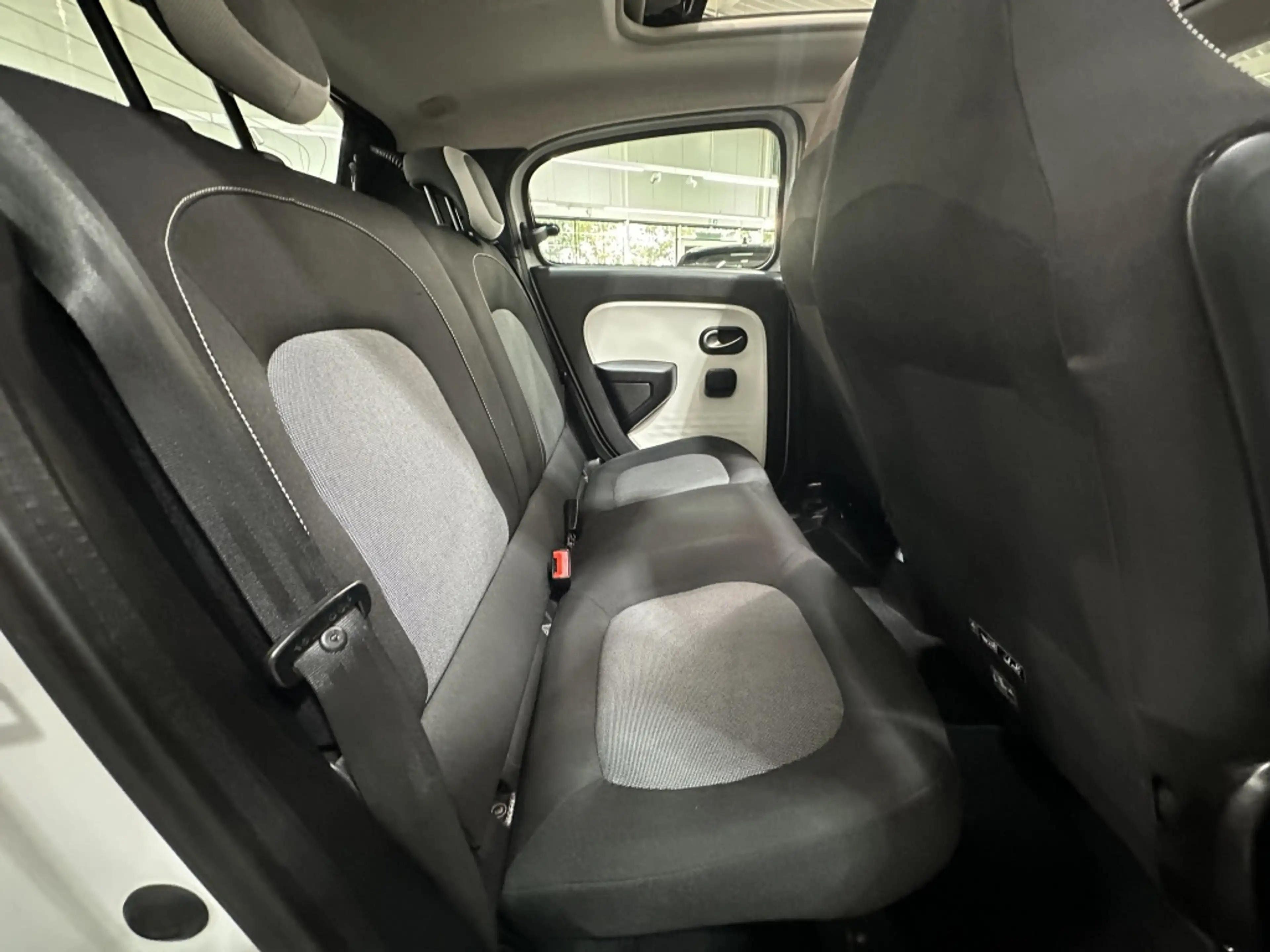 Renault Twingo 1.0 SCe SS VIVA — photo 19