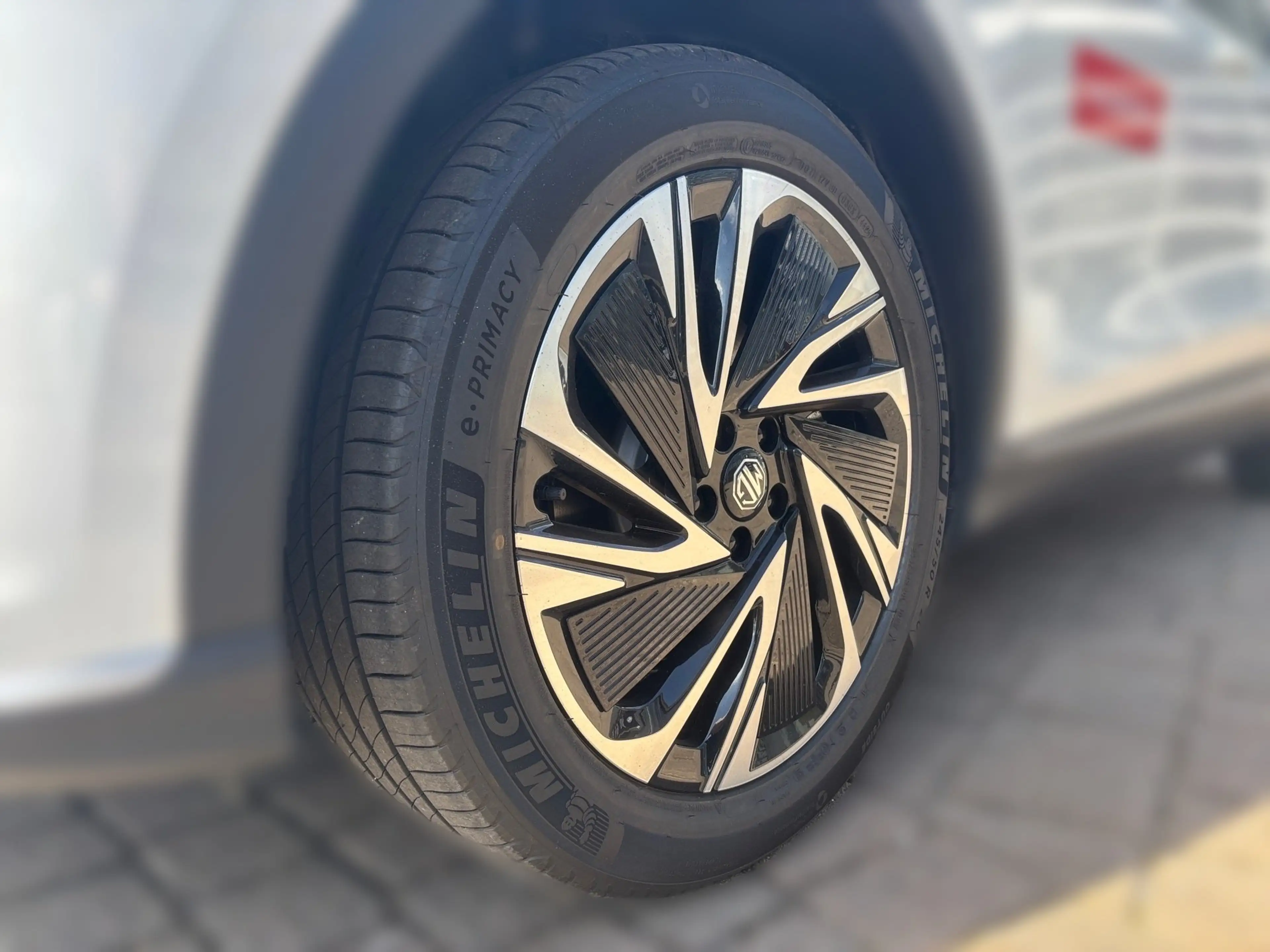MG MGS6 EV Luxury AWD verschiedene Farben verfügbar — photo 8