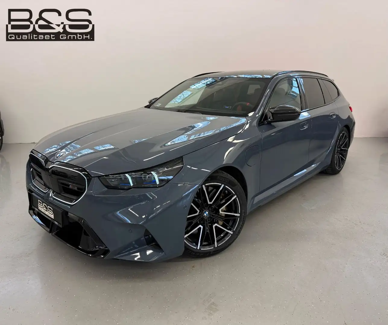 BMW M5 Touring ACC,HUD,PANO,B&W,KERAMIK,AHK,Usw Grau - 2