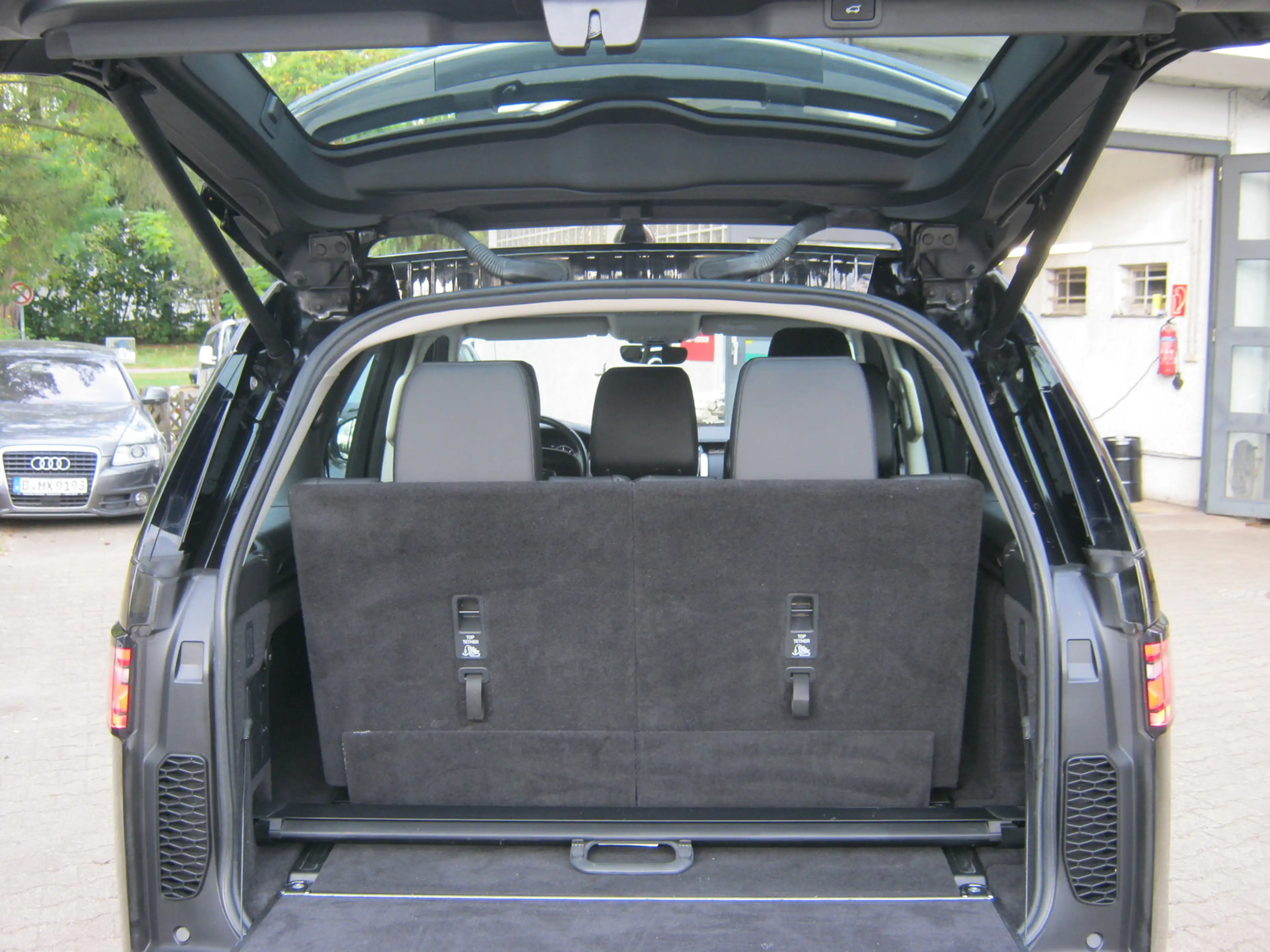 Land Rover Discovery 5 SD4 HSE 7-Sitzer TÜV/INSPEKT. NEU ! — photo 7