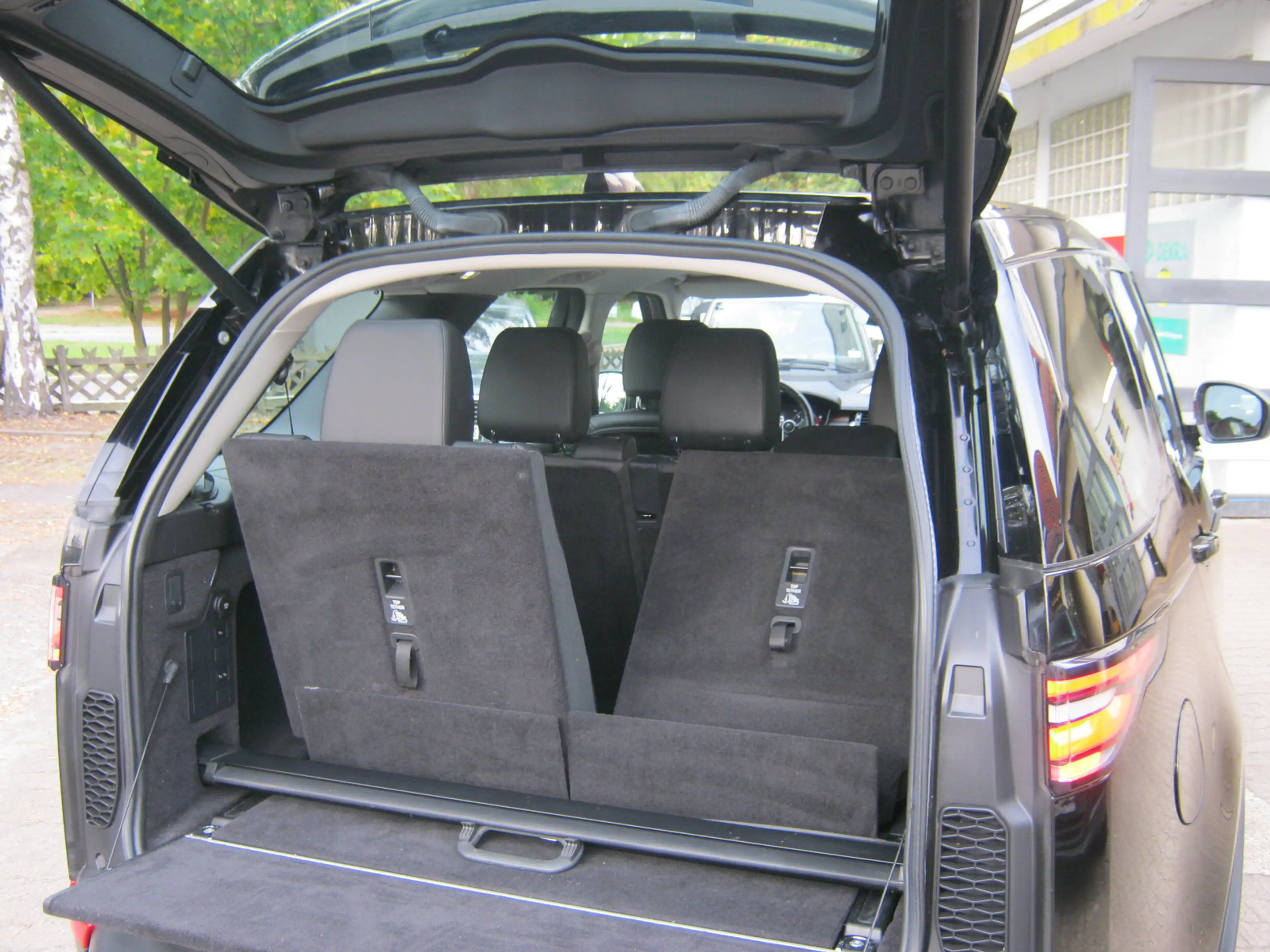 Land Rover Discovery 5 SD4 HSE 7-Sitzer TÜV/INSPEKT. NEU ! — photo 8