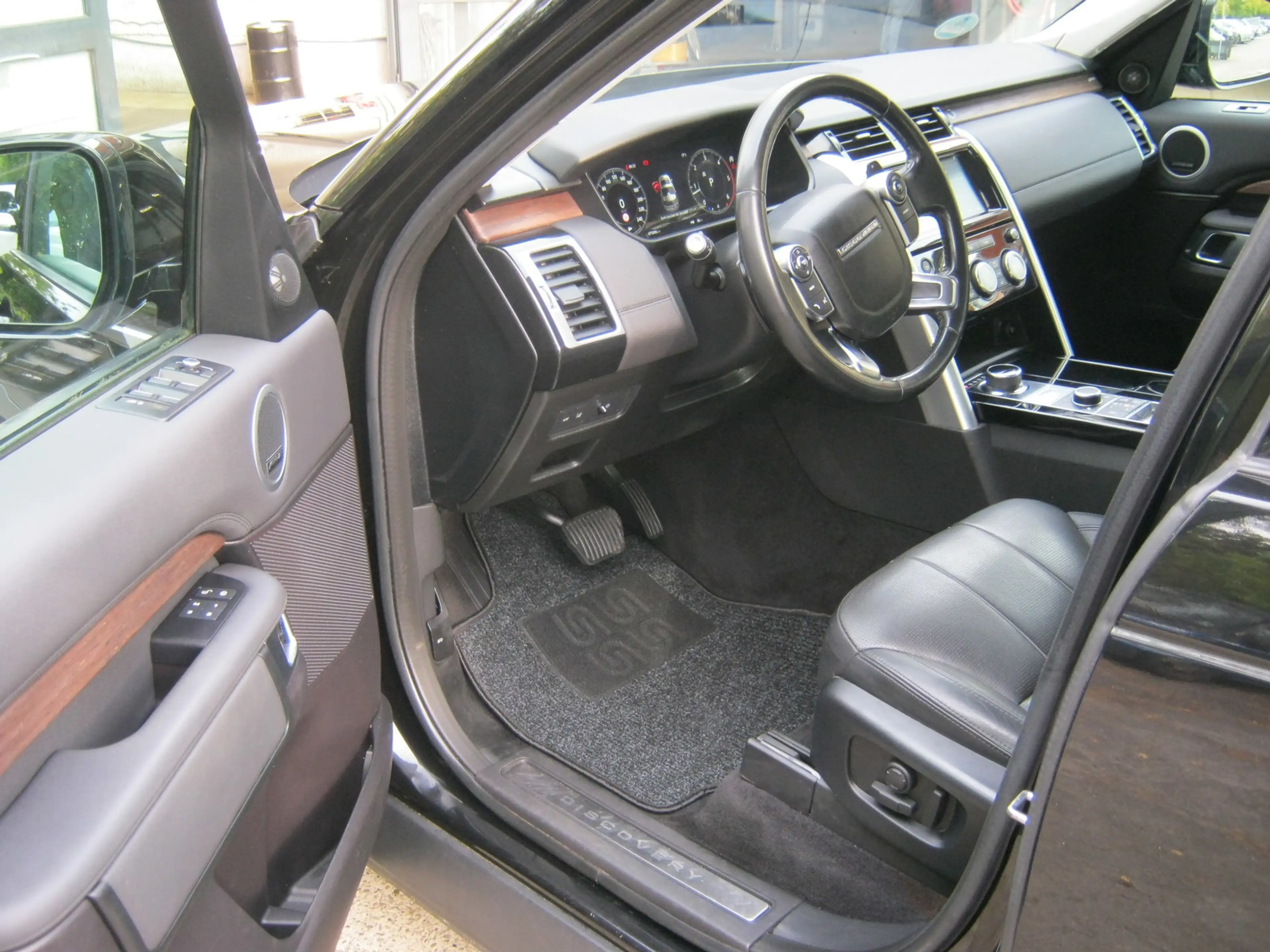 Land Rover Discovery 5 SD4 HSE 7-Sitzer TÜV/INSPEKT. NEU ! — photo 9