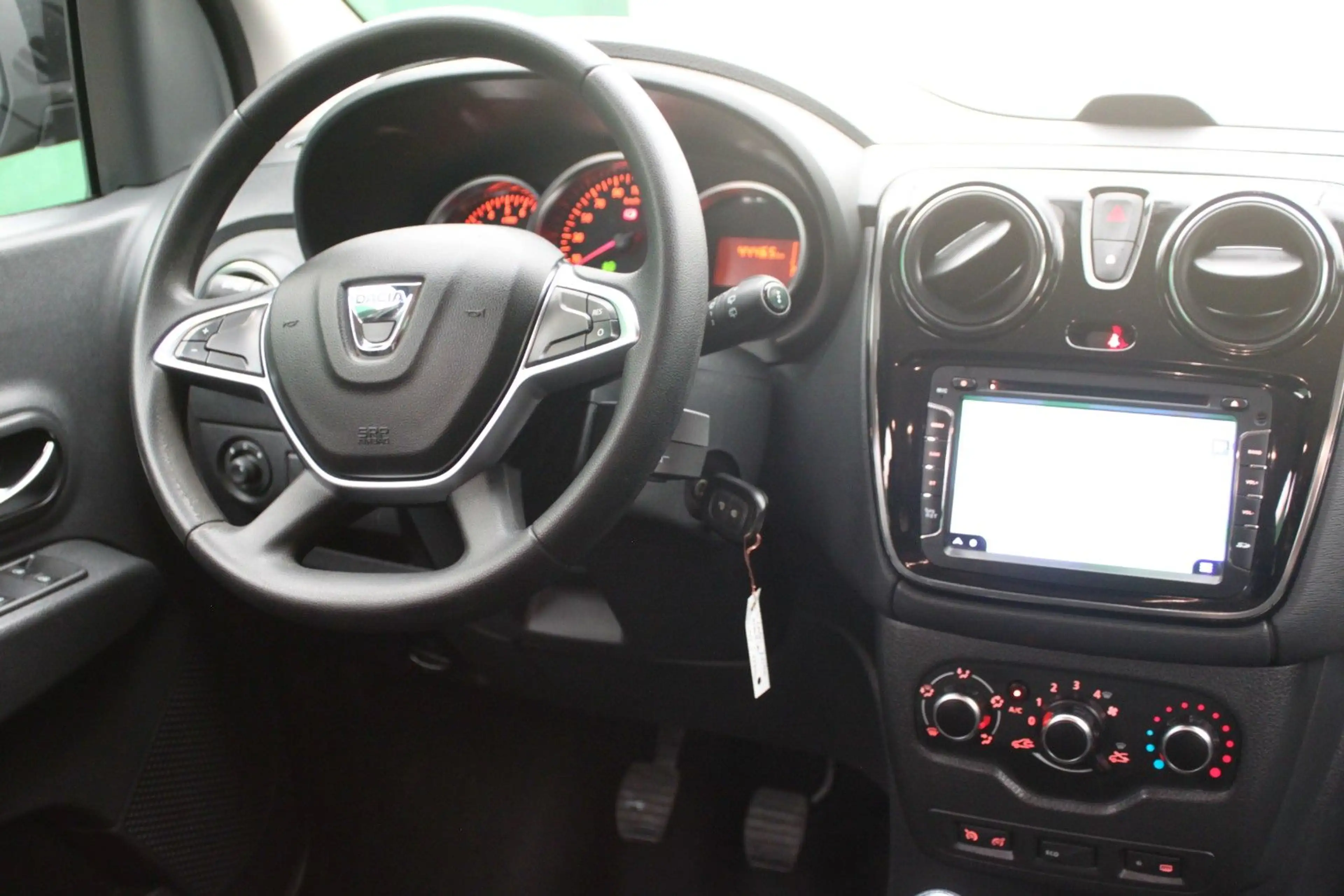 Dacia Lodgy 1.6 - 7-Sitzer/ PDC/ Navi/ 1.Hd/ 44 tkm — photo 11