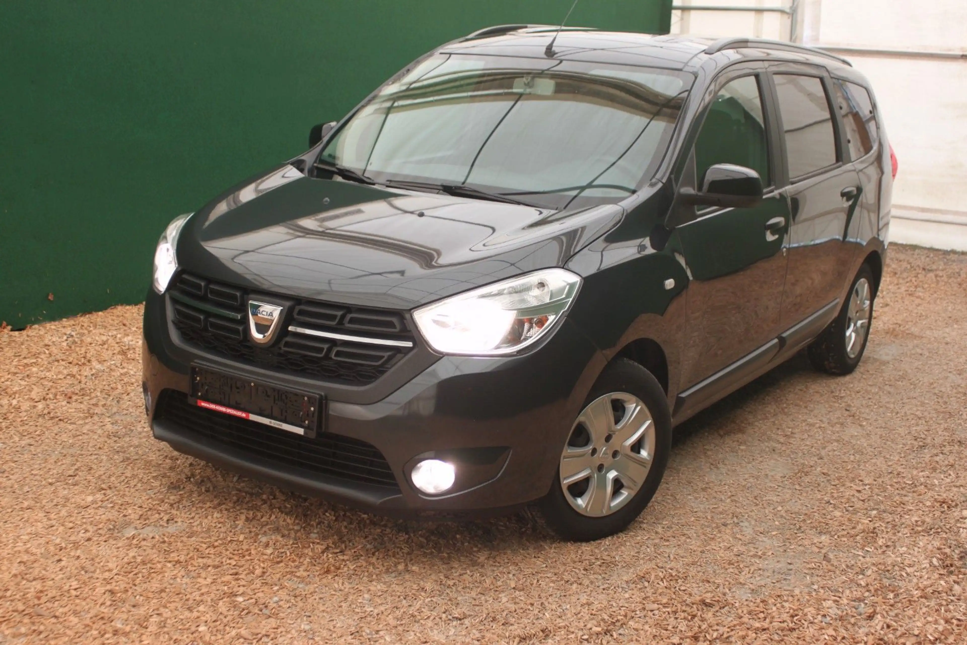 Dacia Lodgy 1.6 - 7-Sitzer/ PDC/ Navi/ 1.Hd/ 44 tkm — photo 2