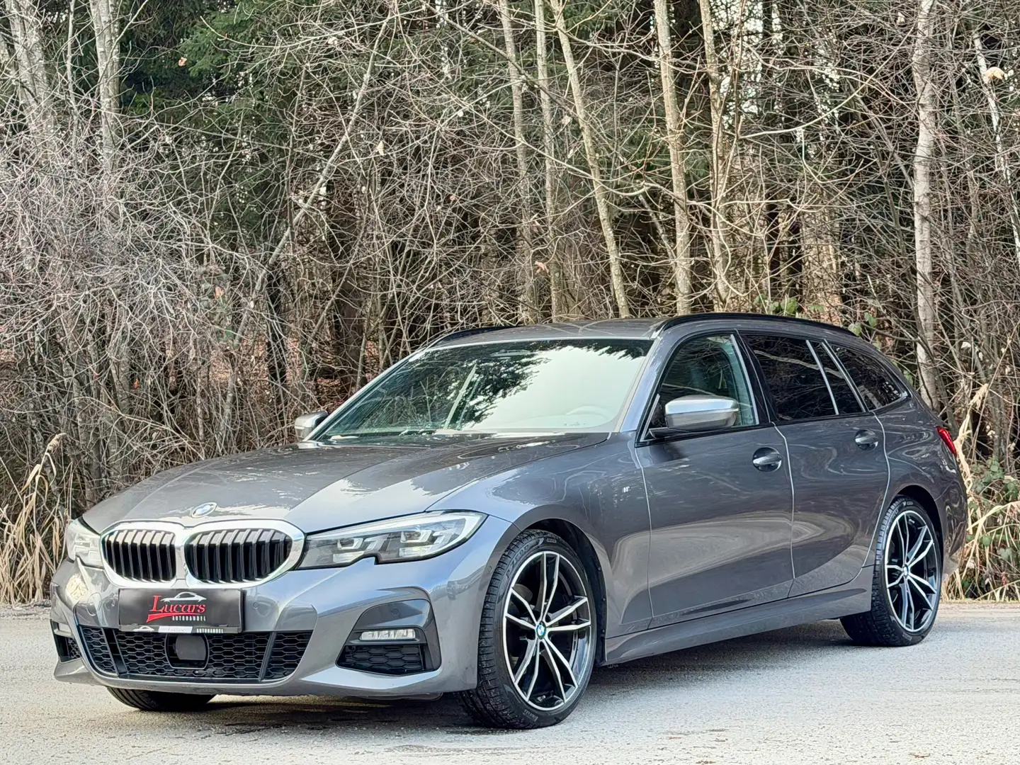 BMW 320 d xDrive M-Sport*AHK*SPUR*STANDHEIZ.*19ZOLL*1HAND* Grau - 1