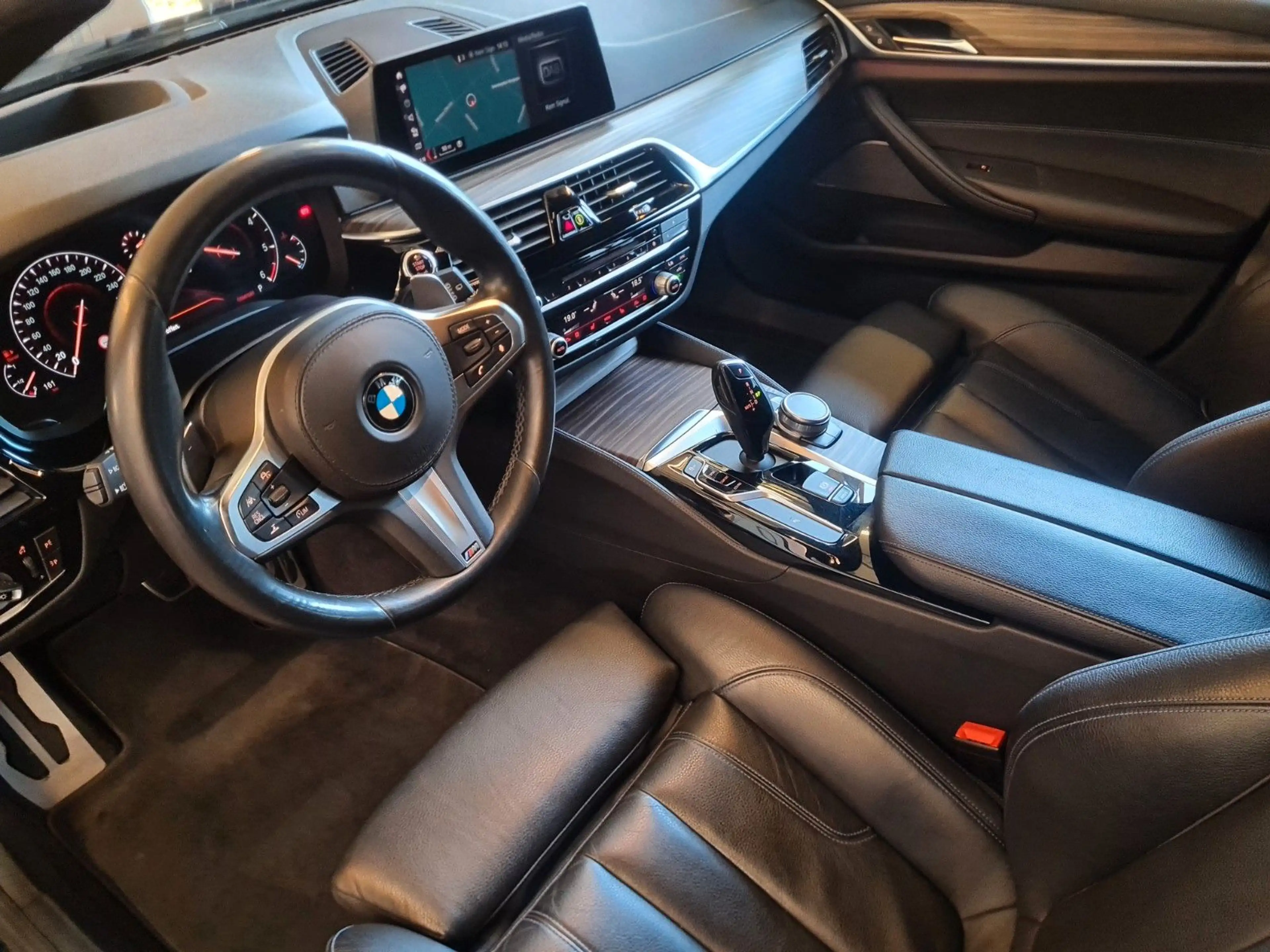 BMW 540 d Touring xDrive M Sport *Autom.*Leder*Pano* — photo 9