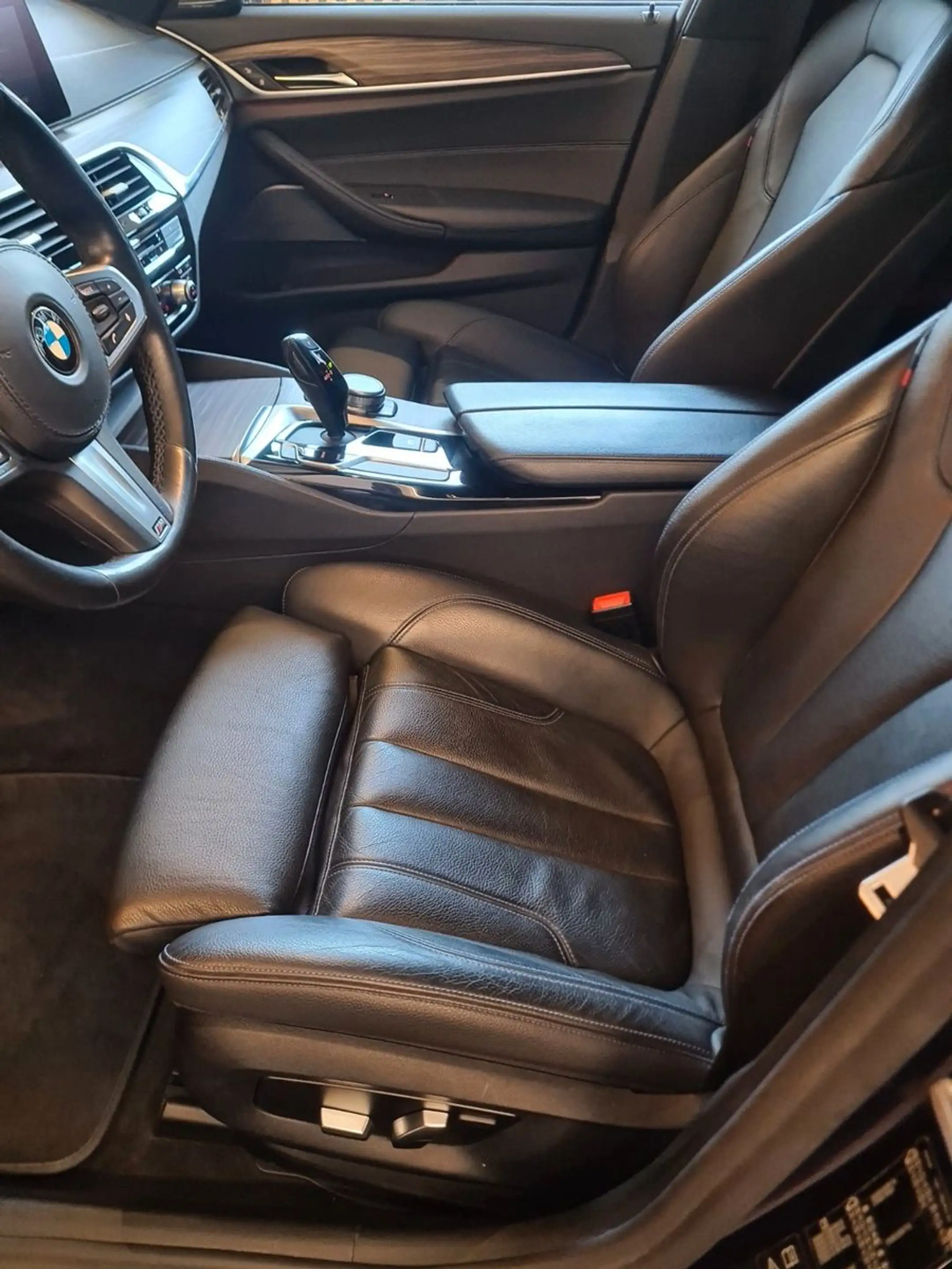 BMW 540 d Touring xDrive M Sport *Autom.*Leder*Pano* — photo 14