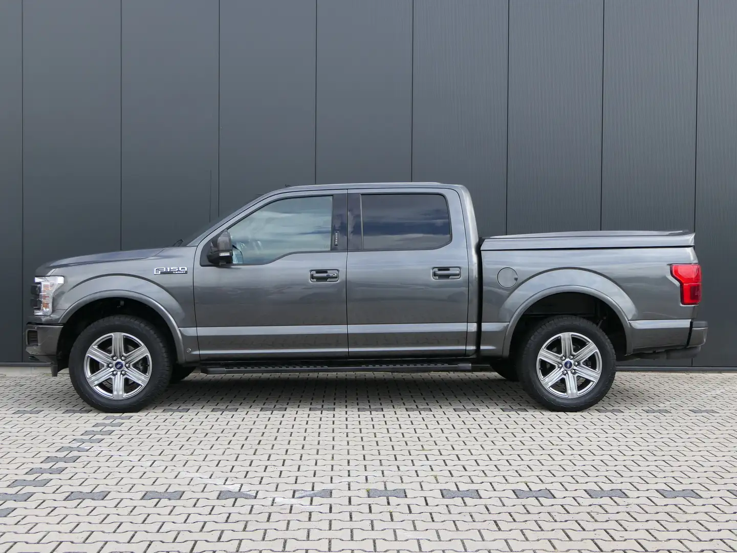 Ford F 150 5.0 V8 Lariat SC | Panoramadak | LPG G3 Onderbouw Grijs - 2