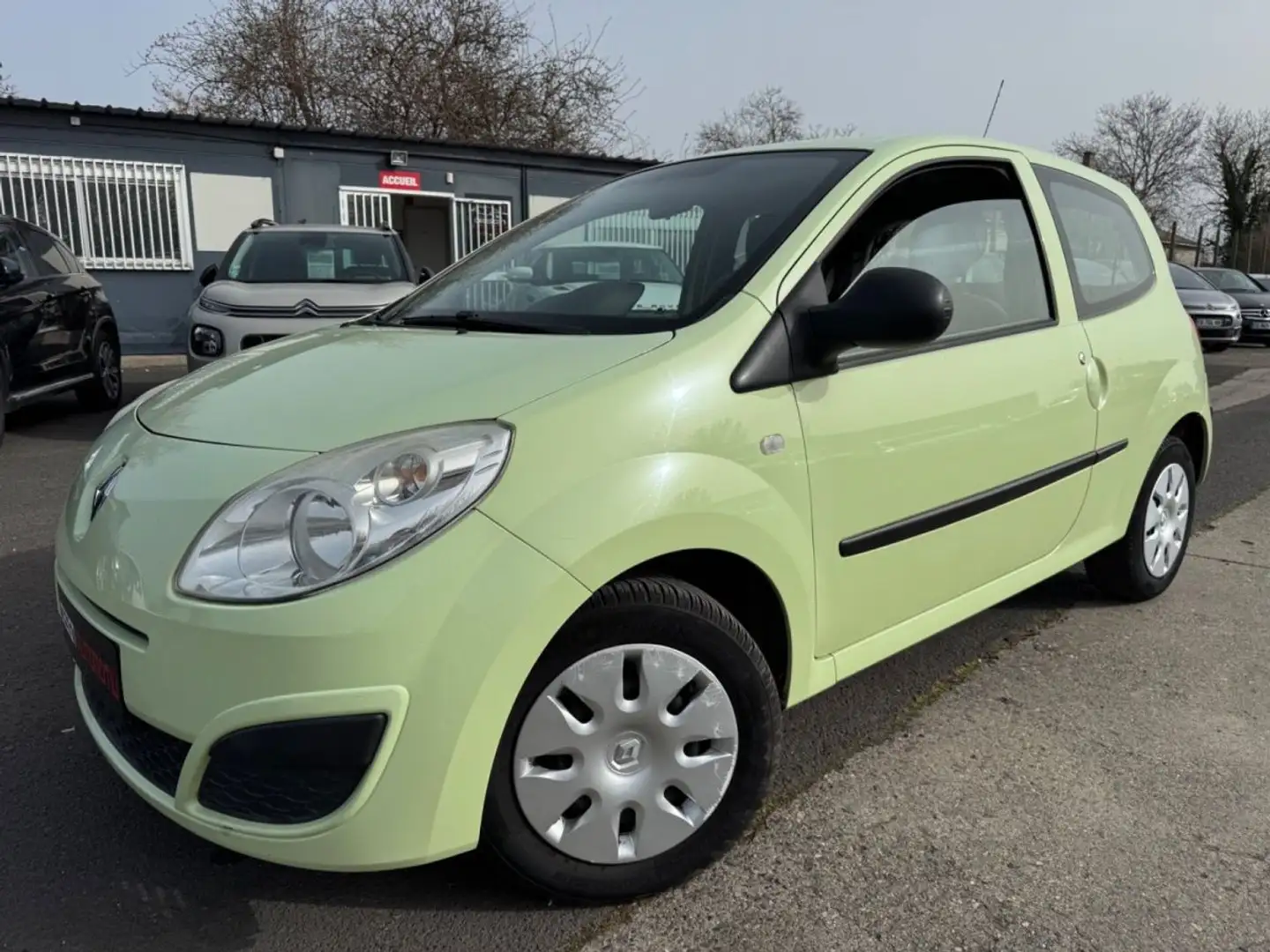 Renault Twingo II 1.2i 16V 76CH Dynamique Gelb - 1