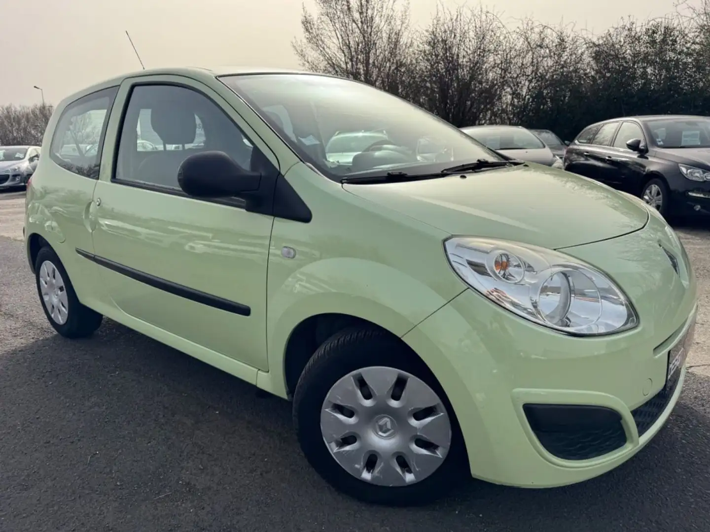 Renault Twingo II 1.2i 16V 76CH Dynamique Gelb - 2