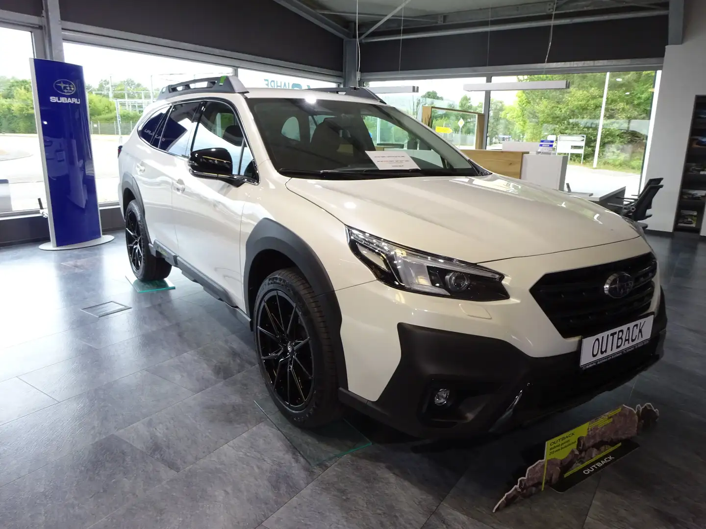 Subaru OUTBACK 2.5i Exclusive Cross 2025 Modell *Black and White* Bianco - 1