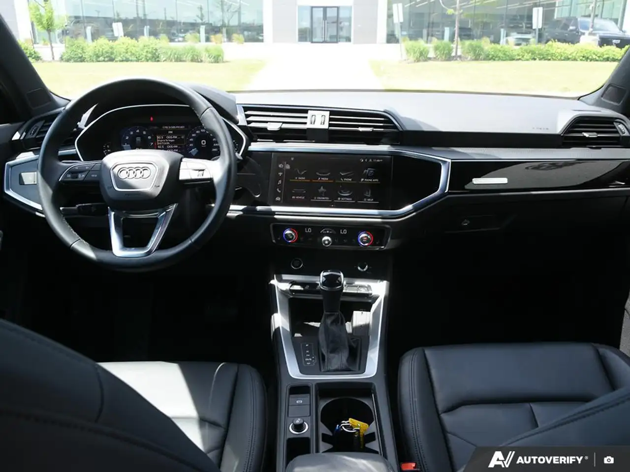 Audi Q3 снимка Audi Q3