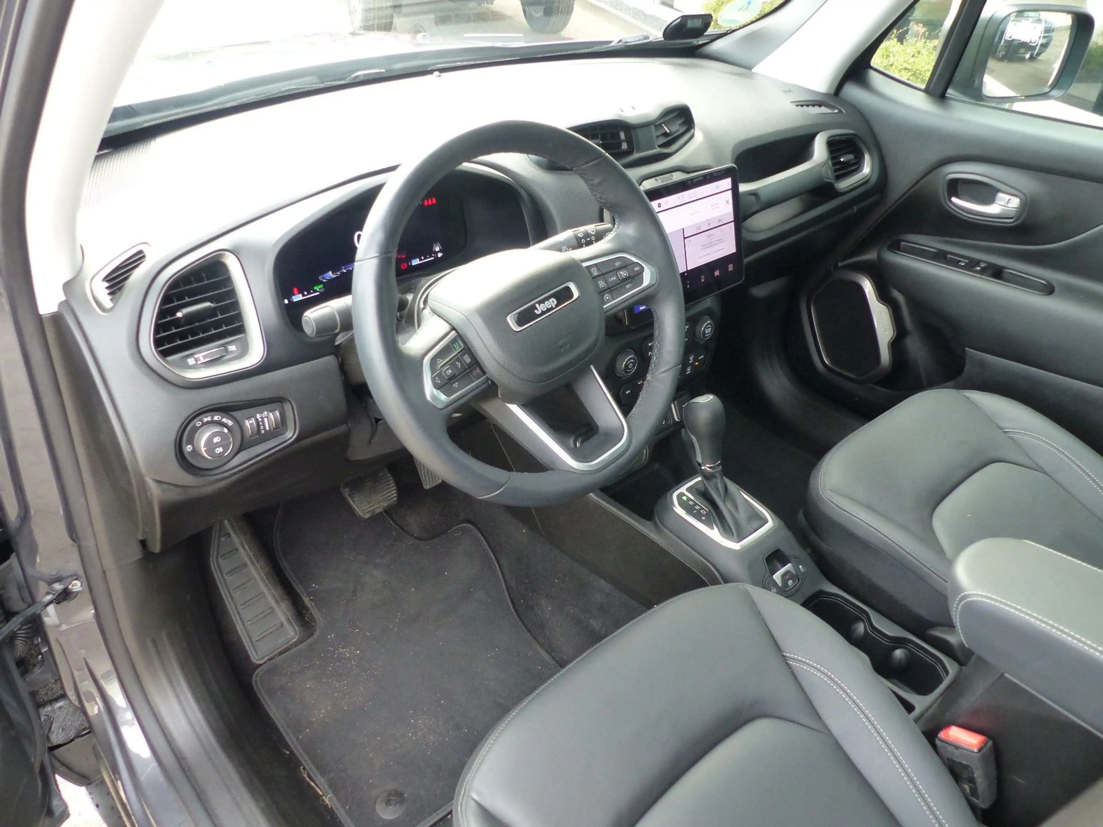 Jeep Renegade MHEV PANORAMA NAVI LEDER AHK — photo 12
