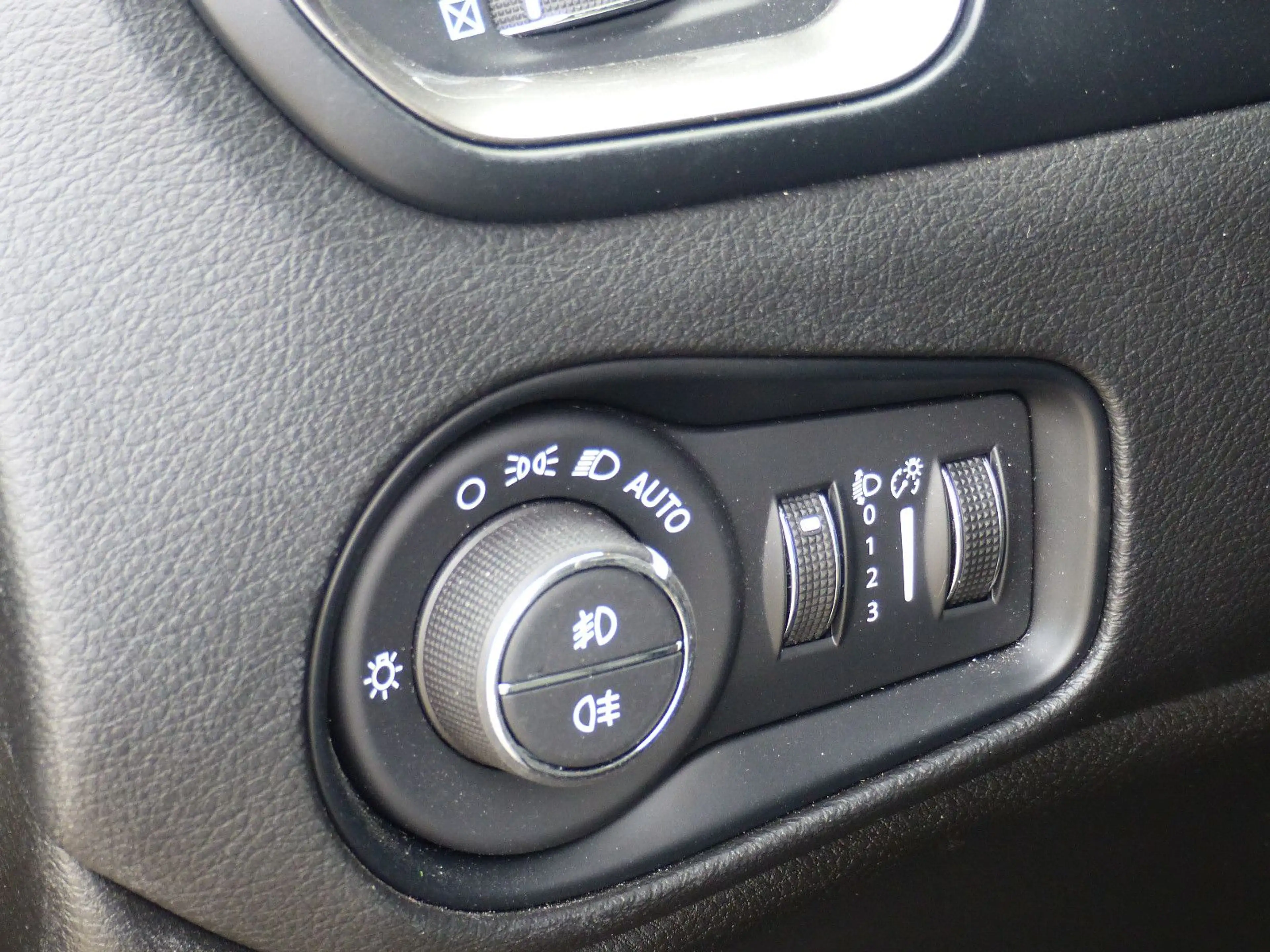 Jeep Renegade MHEV PANORAMA NAVI LEDER AHK — photo 13
