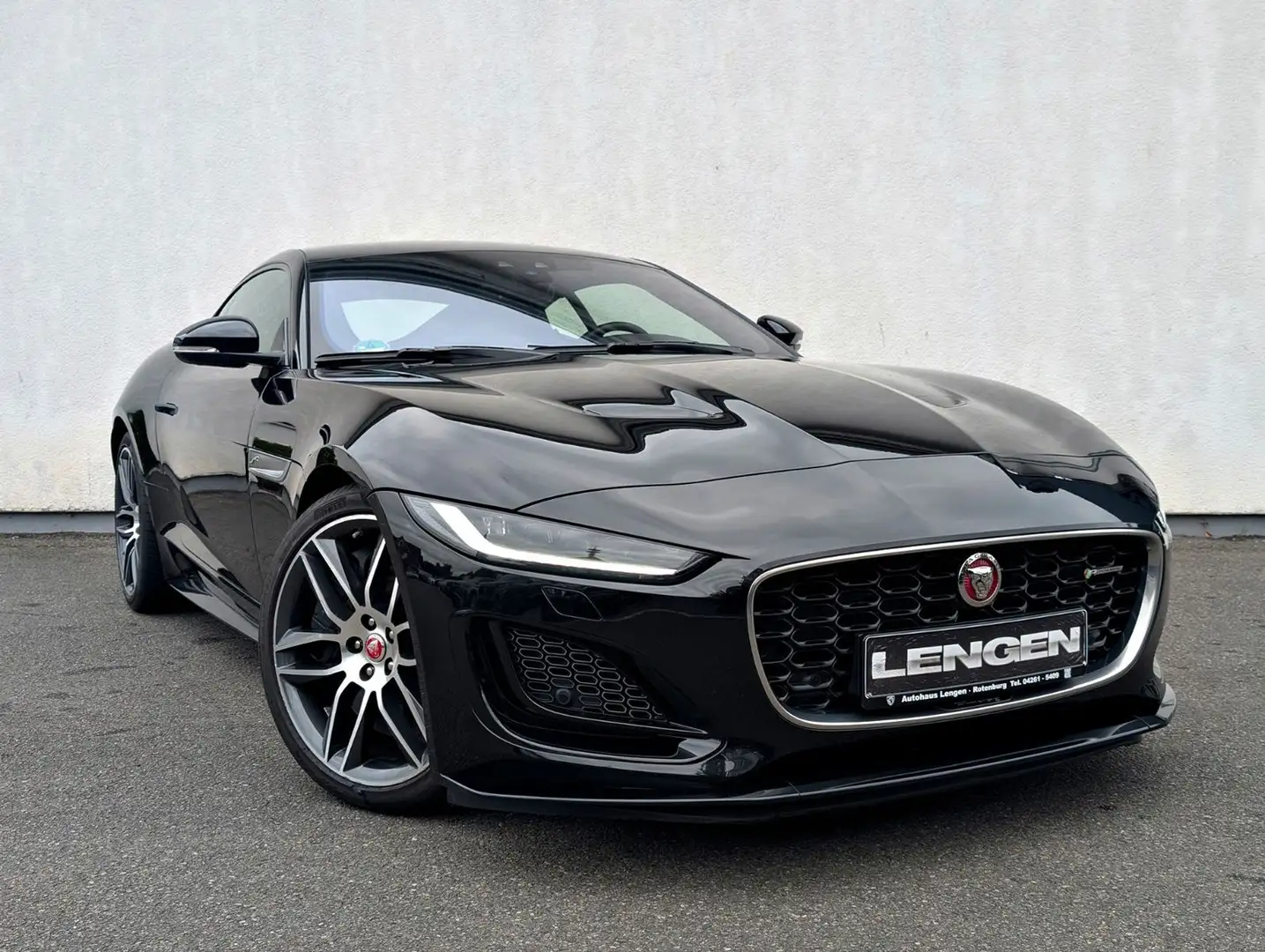 Jaguar F-Type V8 Coupe R-Dynamic AWD Schwarz - 1