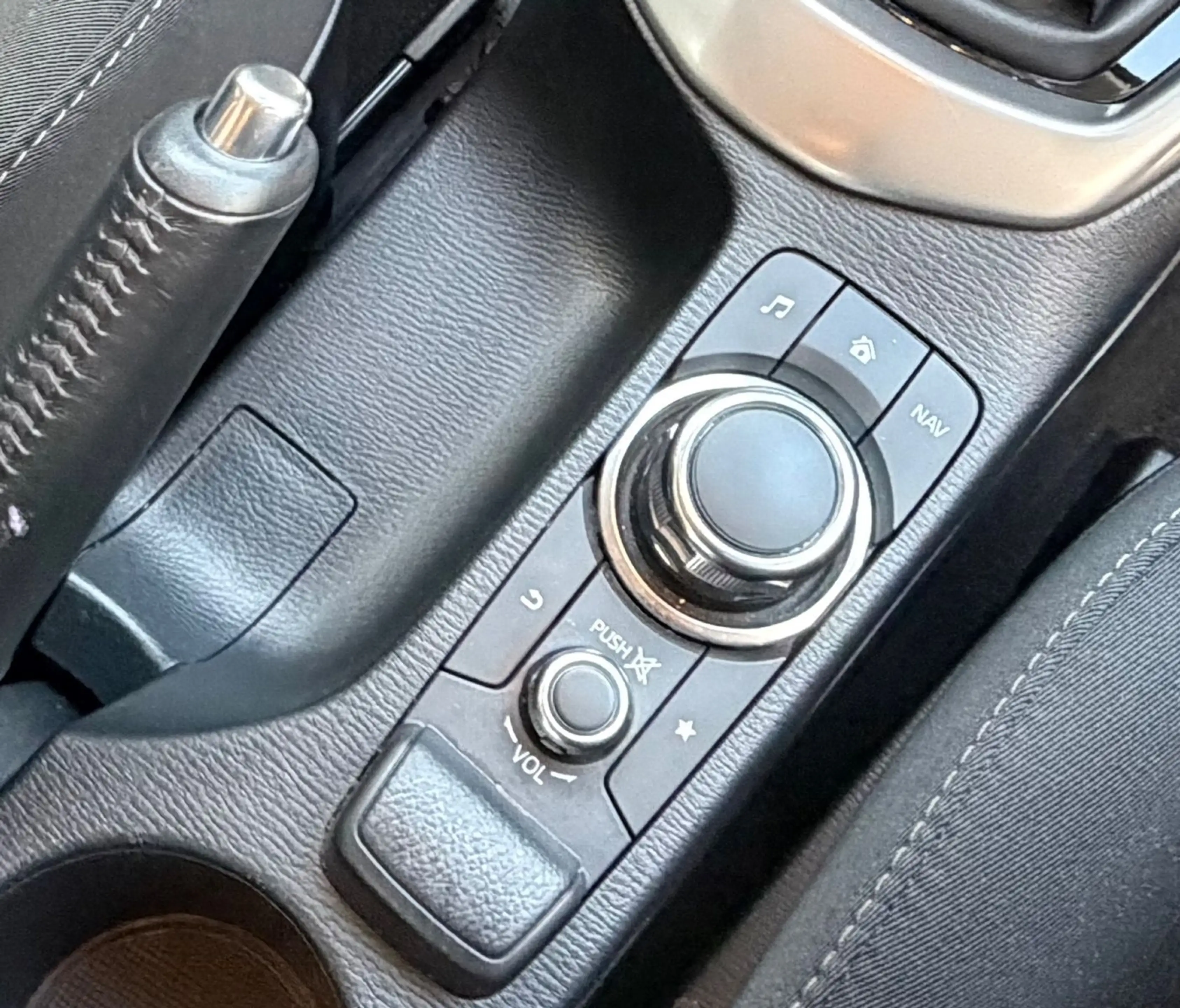 Mazda CX-3 Center-Line — photo 11
