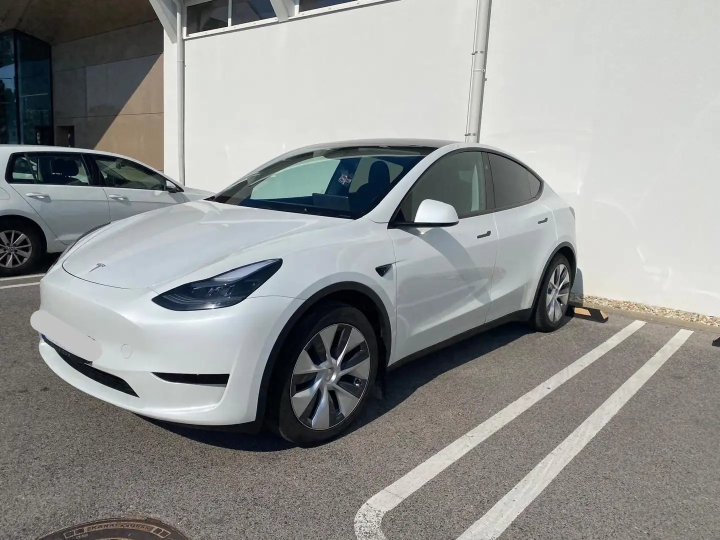 Tesla Model Y RWD Weiß - 2