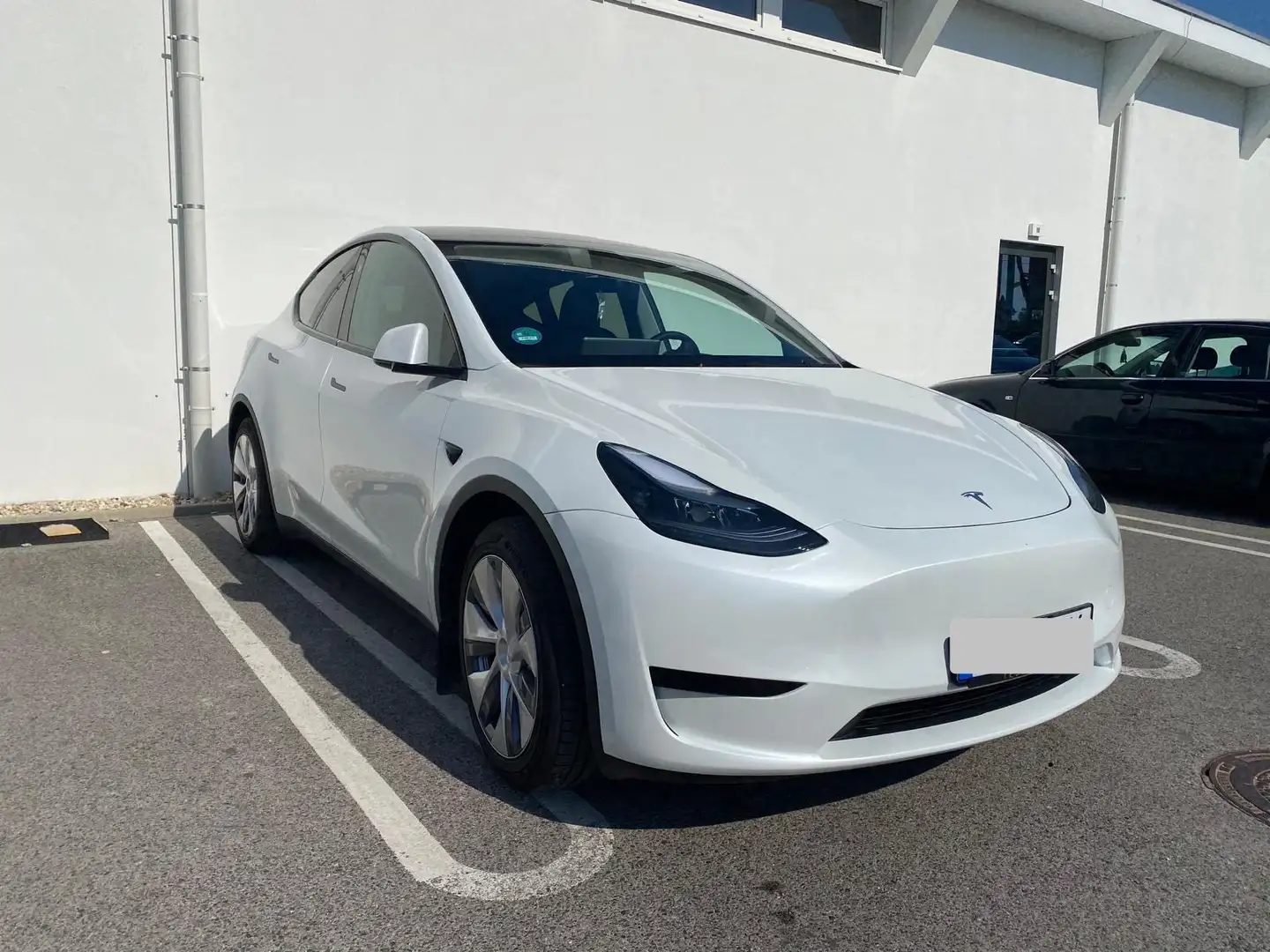 Tesla Model Y RWD Weiß - 1