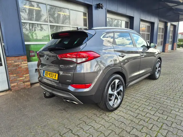 Hyundai Tucson view 2