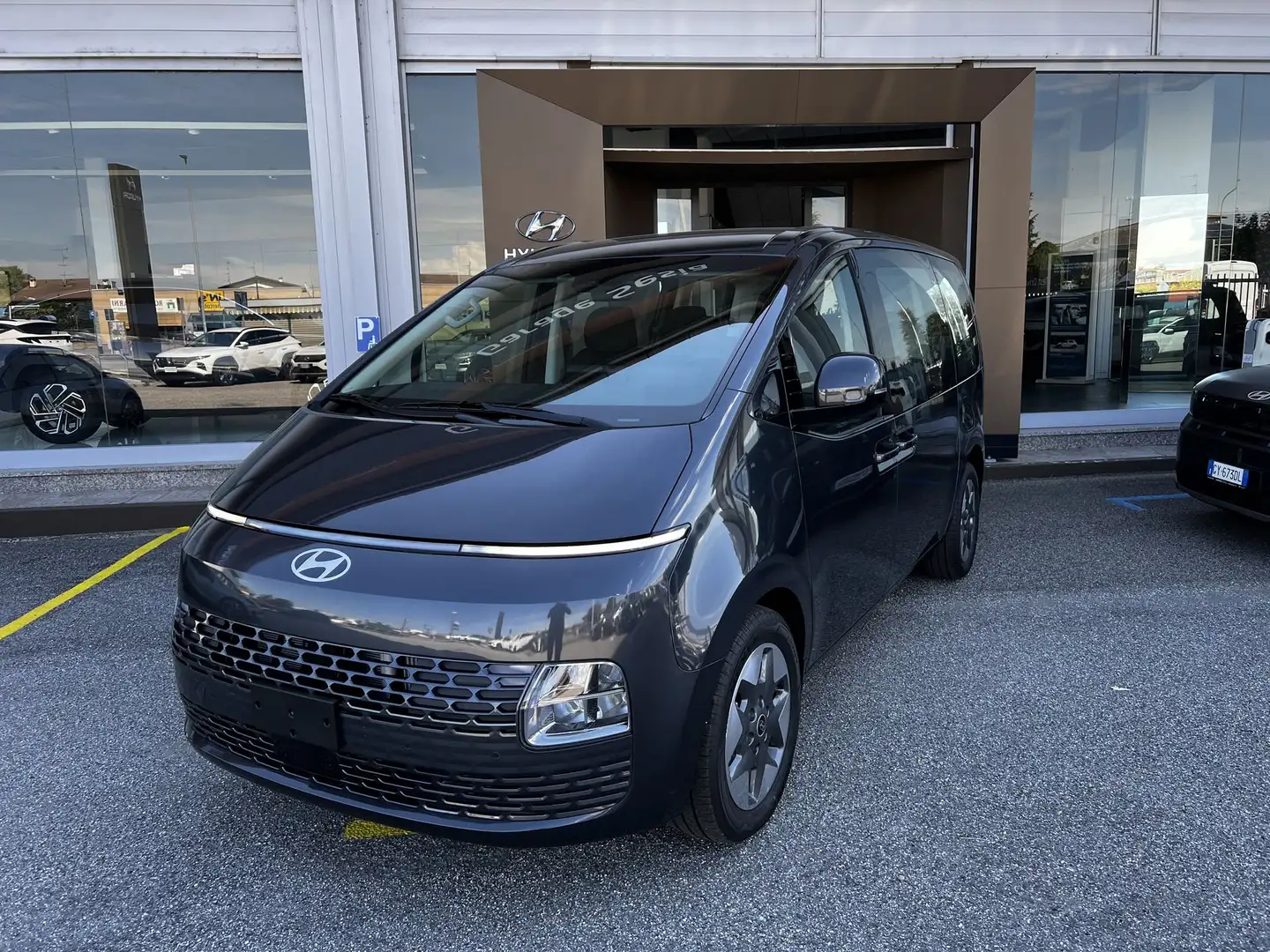 Hyundai STARIA 1.6 HEV AT 2WD 9 posti Wagon Grigio - 2
