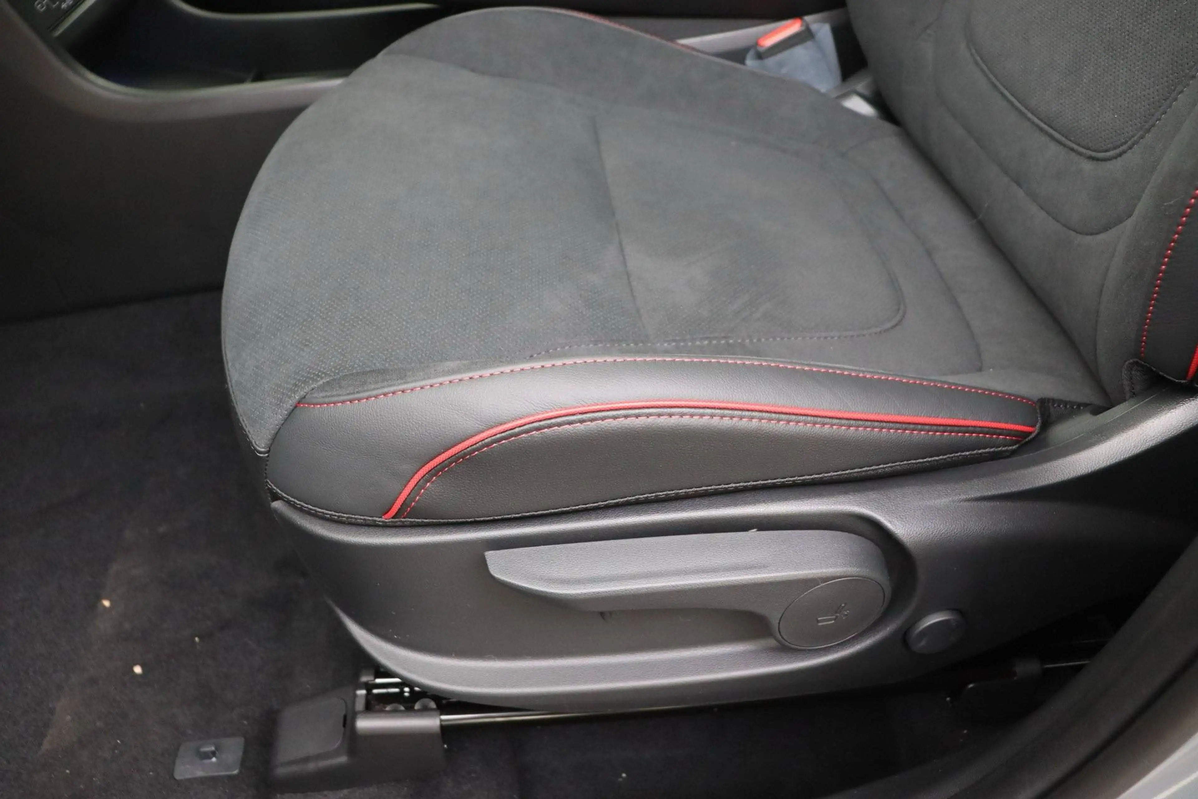 Hyundai TUCSON TUCSON 1.6 T-GDi HEV 2WD Feel N-Line — photo 9