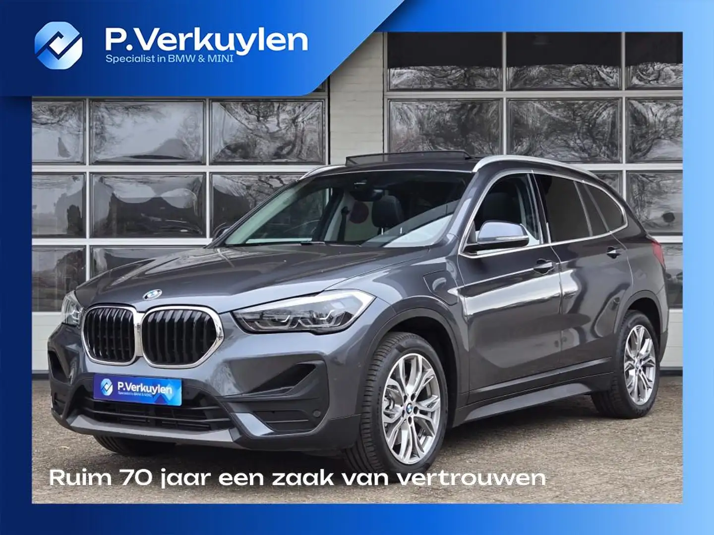 BMW X1 XDRIVE25E I PANORAMA I SPORTSTOELEN I KEYLESS I NA Grijs - 1