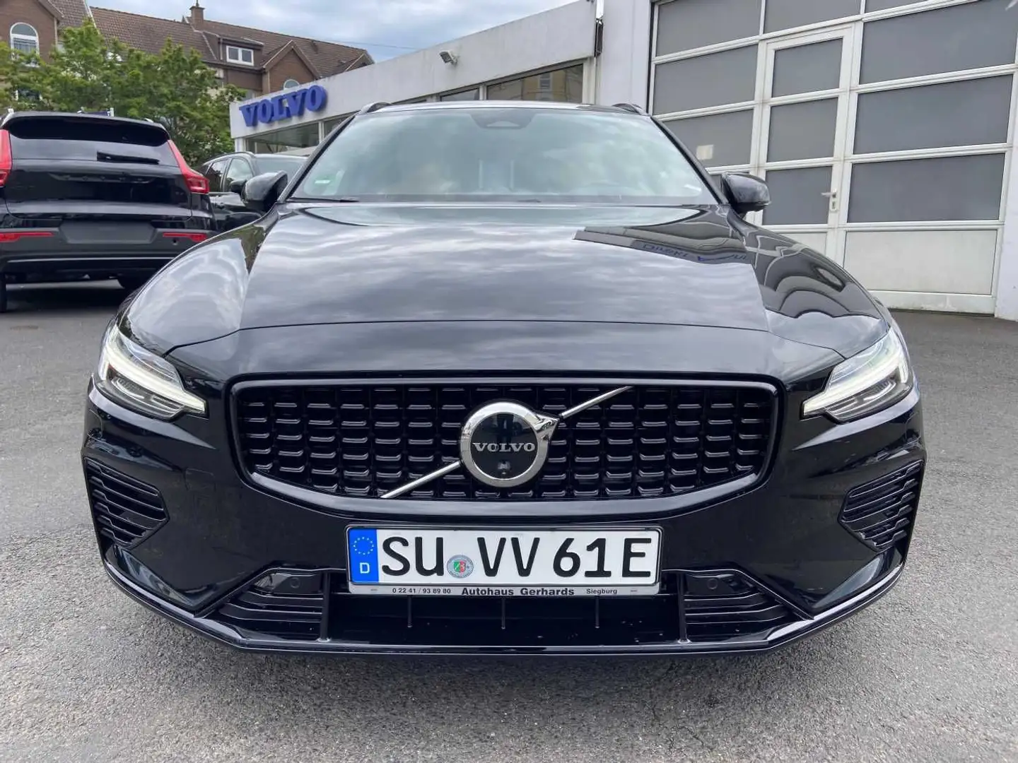 Volvo V60 Ultra T8 AWD Plug-in LRang,Pano,bel.LederHUD Schwarz - 2