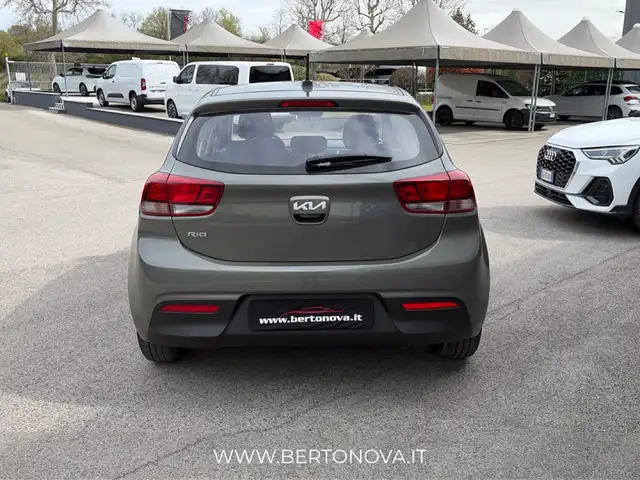 Kia Rio view 5