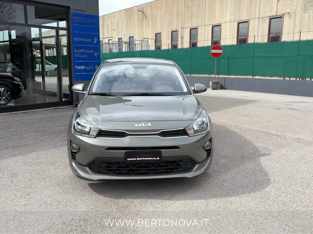 Kia Rio view 6