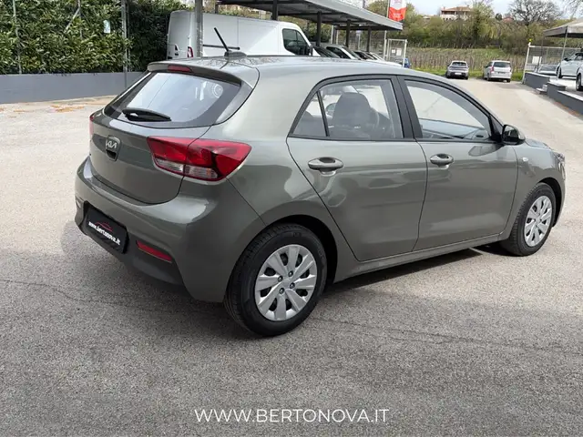 Kia Rio view 4