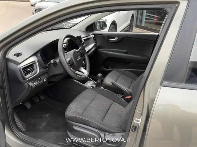 Kia Rio view 9