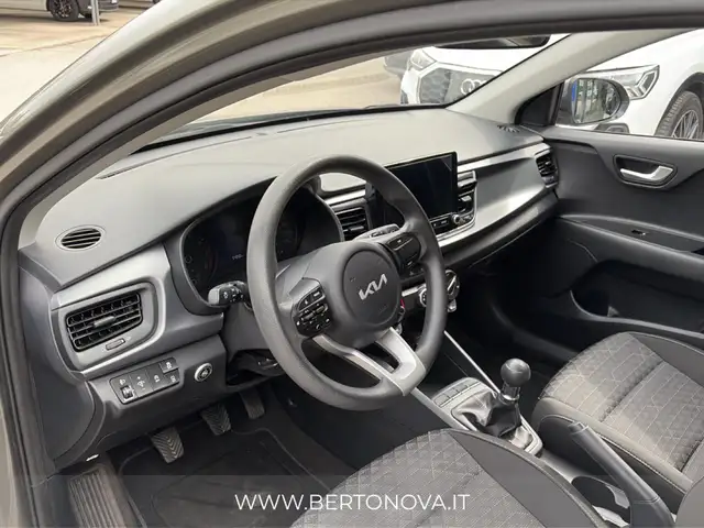 Kia Rio view 11