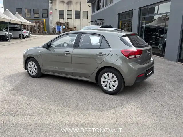Kia Rio view 2