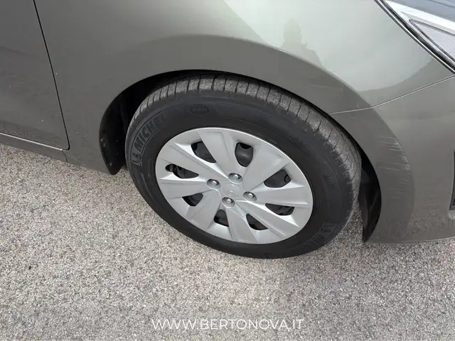 Kia Rio view 8