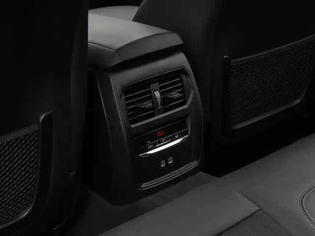 BMW 3 Series view 28